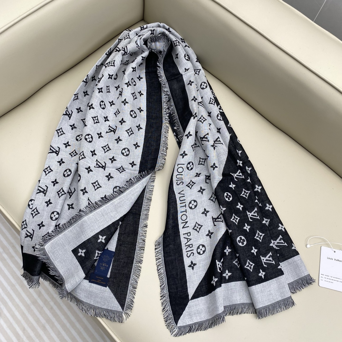 驴牌# Monogram Classic Shine【撞色提花140cm披肩围巾】 采用精湛提花工艺织就