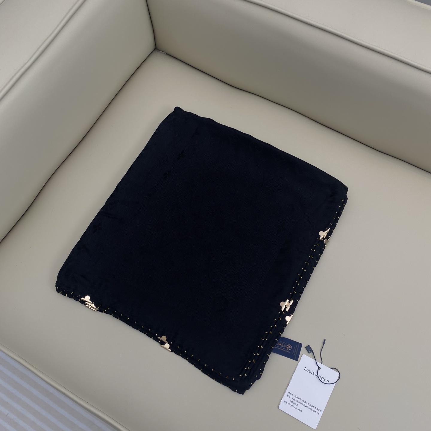 爆款系列除了贵没毛病【铜片金线momgo】140*140cm,～1同步专柜官网✨非常气质~40%真丝，6