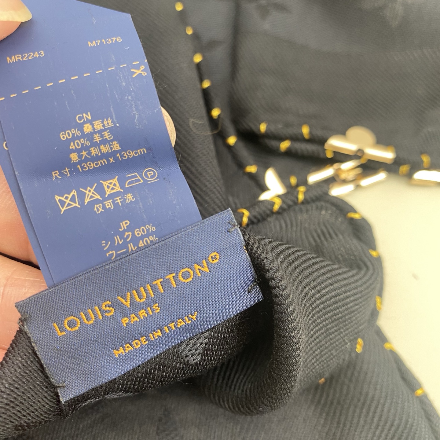 爆款系列除了贵没毛病【铜片金线momgo】140*140cm,～1同步专柜官网✨非常气质~40%真丝，6