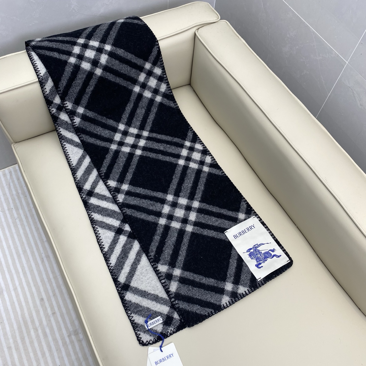 ￼ （全智贤同款，百分百对版）Burberry可遇不可求的王炸级单品，绝对是独家级别，工艺与材料完全与正