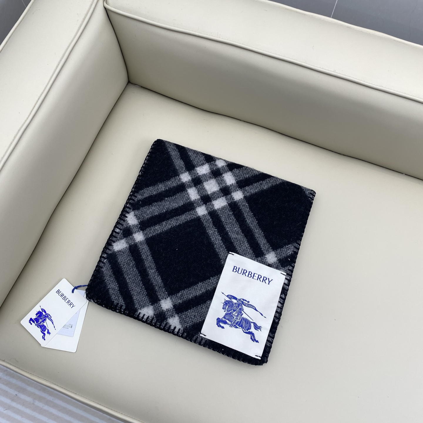 ￼ （全智贤同款，百分百对版）Burberry可遇不可求的王炸级单品，绝对是独家级别，工艺与材料完全与正