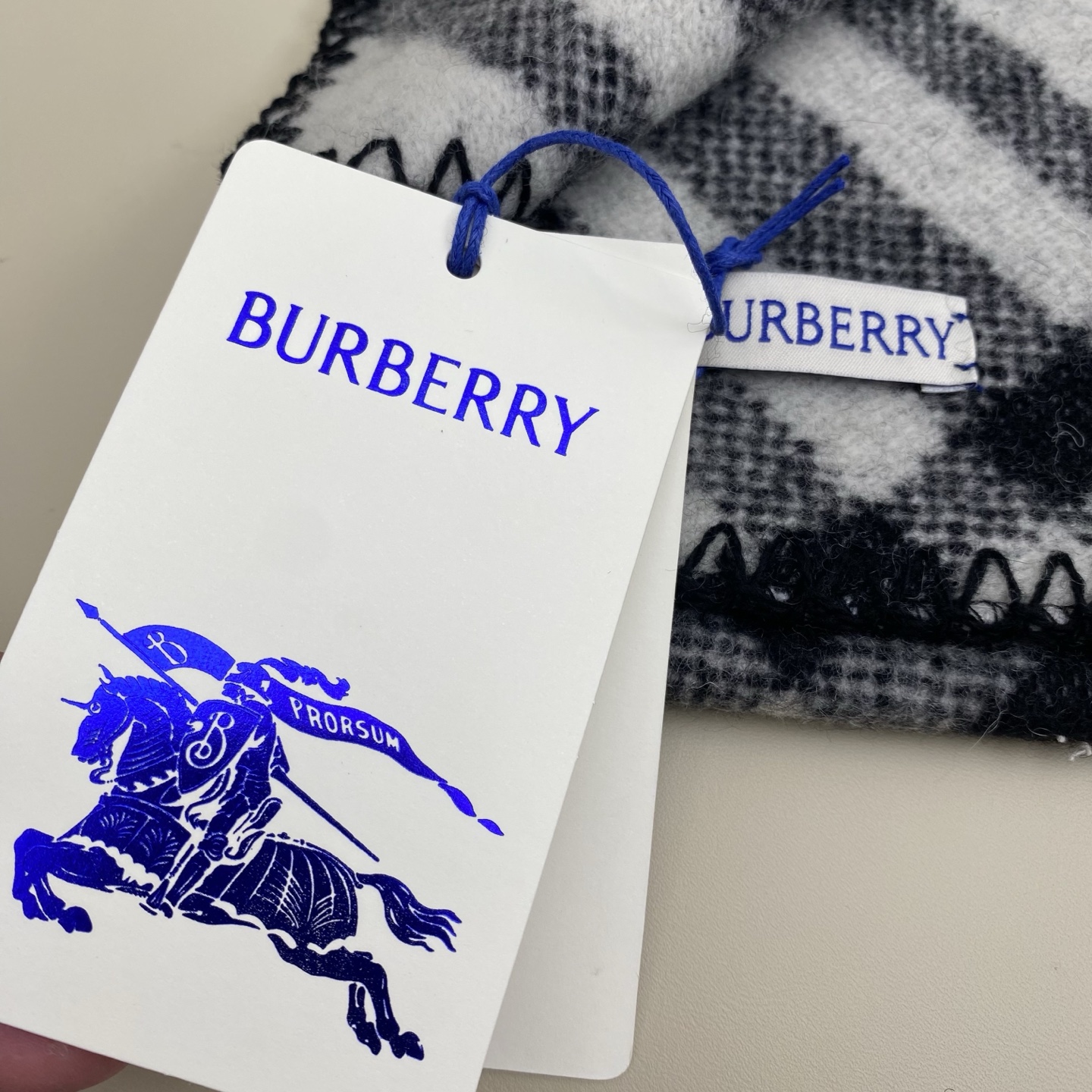 ￼ （全智贤同款，百分百对版）Burberry可遇不可求的王炸级单品，绝对是独家级别，工艺与材料完全与正