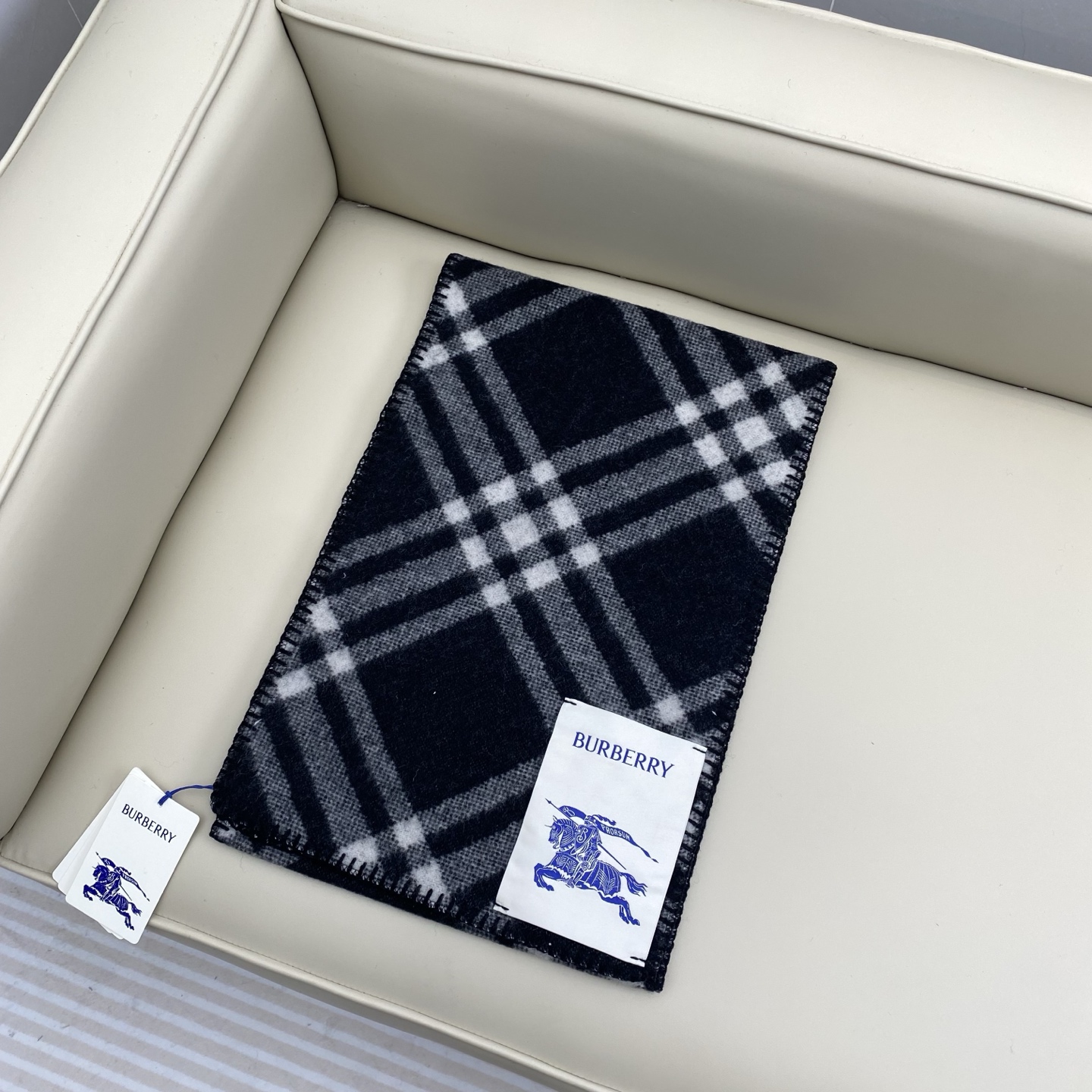￼ （全智贤同款，百分百对版）Burberry可遇不可求的王炸级单品，绝对是独家级别，工艺与材料完全与正