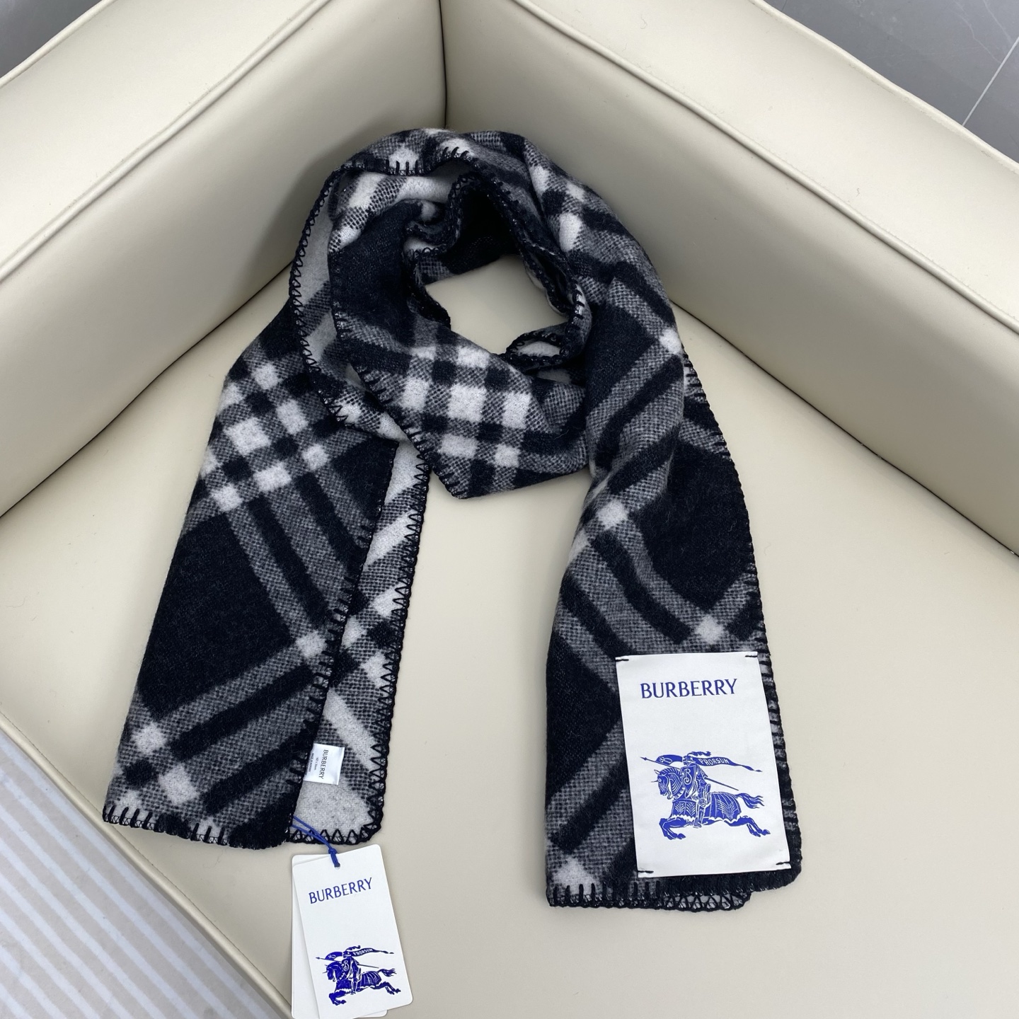 ￼ （全智贤同款，百分百对版）Burberry可遇不可求的王炸级单品，绝对是独家级别，工艺与材料完全与正