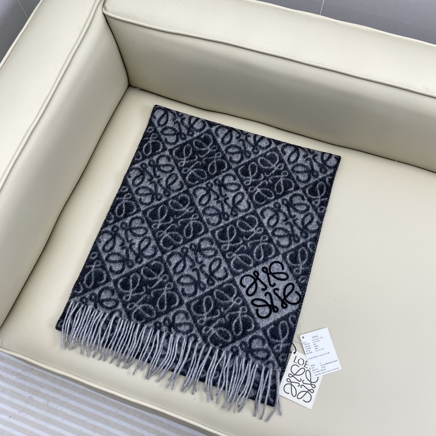 🔥🔥 火爆全网的 𝐋𝐨𝐞𝐰𝐞 ，原单品质！· - 双面Anagram 缇花图案 浅系配色，植绒logoS