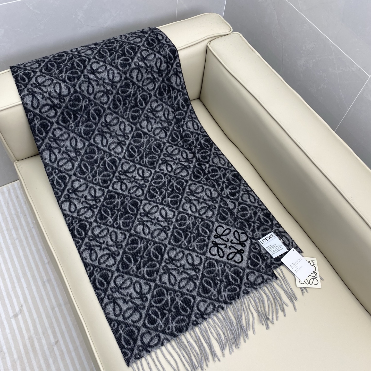 🔥🔥 火爆全网的 𝐋𝐨𝐞𝐰𝐞 ，原单品质！· - 双面Anagram 缇花图案 浅系配色，植绒logoS