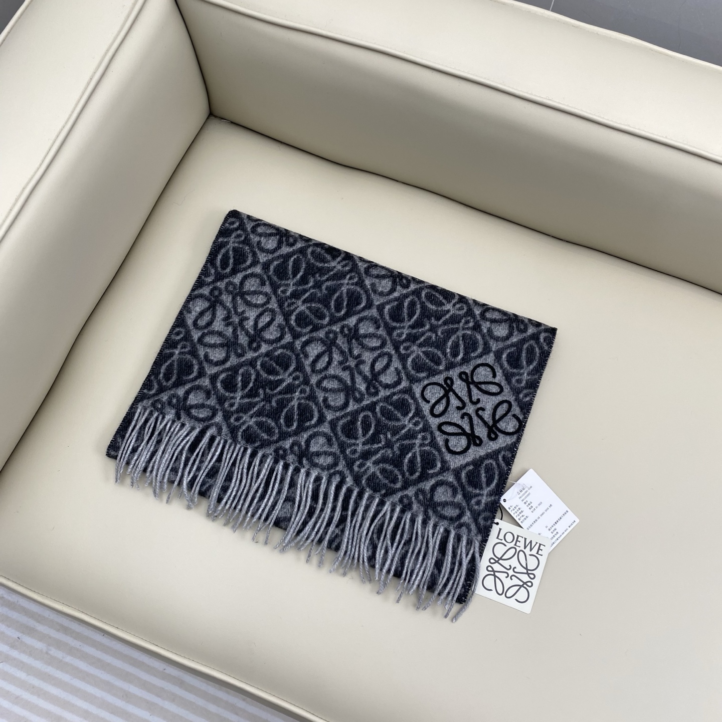 🔥🔥 火爆全网的 𝐋𝐨𝐞𝐰𝐞 ，原单品质！· - 双面Anagram 缇花图案 浅系配色，植绒logoS