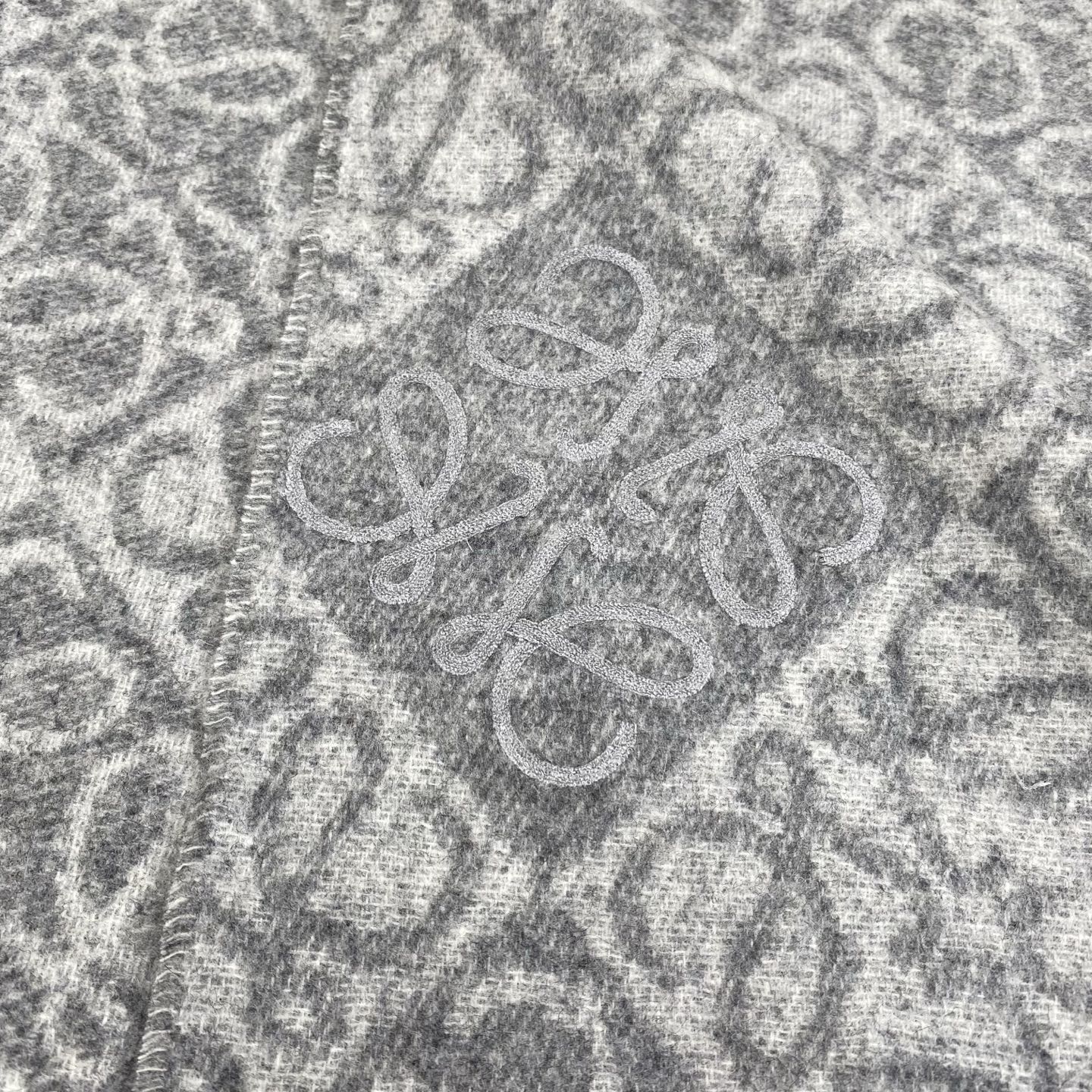 🔥🔥 火爆全网的 𝐋𝐨𝐞𝐰𝐞 ，原单品质！· - 双面Anagram 缇花图案 浅系配色，植绒logoS