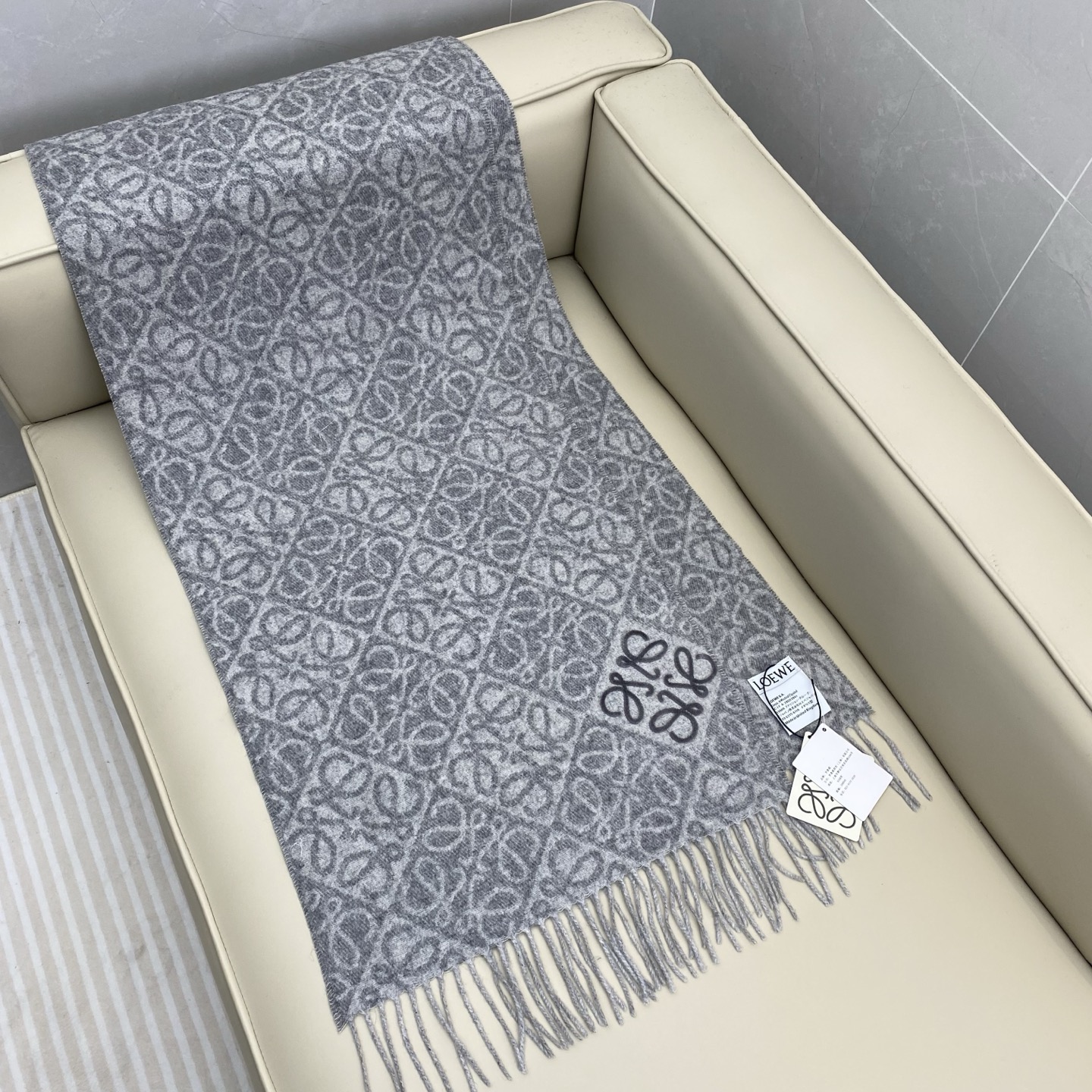 🔥🔥 火爆全网的 𝐋𝐨𝐞𝐰𝐞 ，原单品质！· - 双面Anagram 缇花图案 浅系配色，植绒logoS