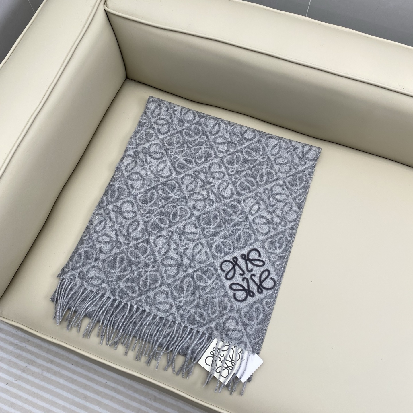 🔥🔥 火爆全网的 𝐋𝐨𝐞𝐰𝐞 ，原单品质！· - 双面Anagram 缇花图案 浅系配色，植绒logoS