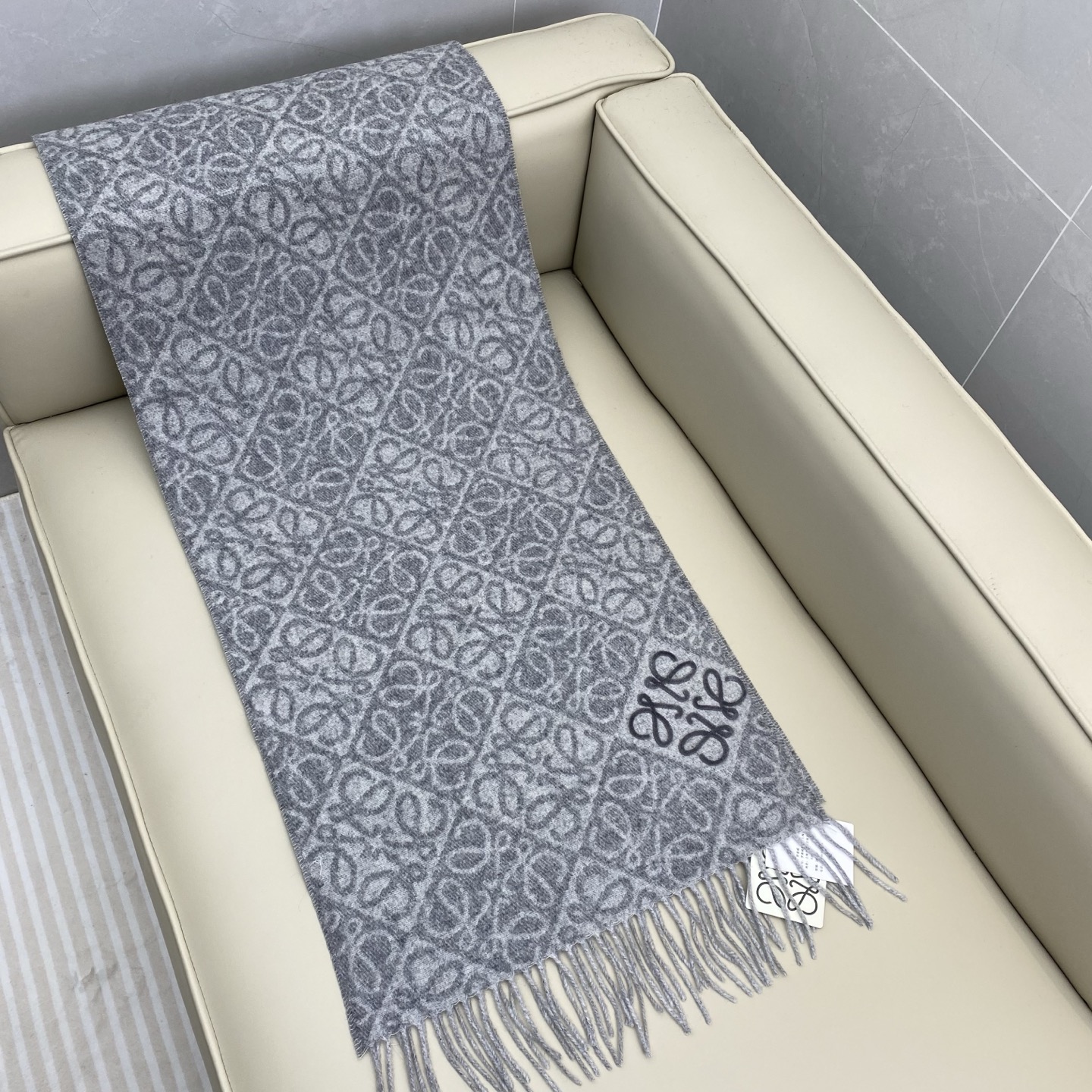 🔥🔥 火爆全网的 𝐋𝐨𝐞𝐰𝐞 ，原单品质！· - 双面Anagram 缇花图案 浅系配色，植绒logoS