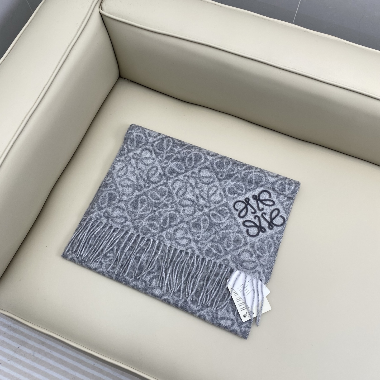 🔥🔥 火爆全网的 𝐋𝐨𝐞𝐰𝐞 ，原单品质！· - 双面Anagram 缇花图案 浅系配色，植绒logoS