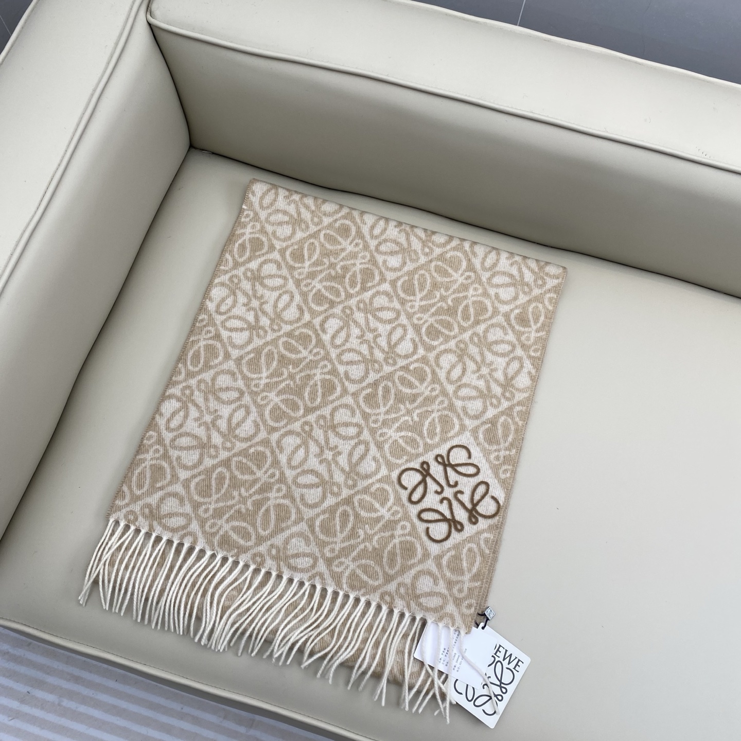 🔥🔥 火爆全网的 𝐋𝐨𝐞𝐰𝐞 ，原单品质！· - 双面Anagram 缇花图案 浅系配色，植绒logoS