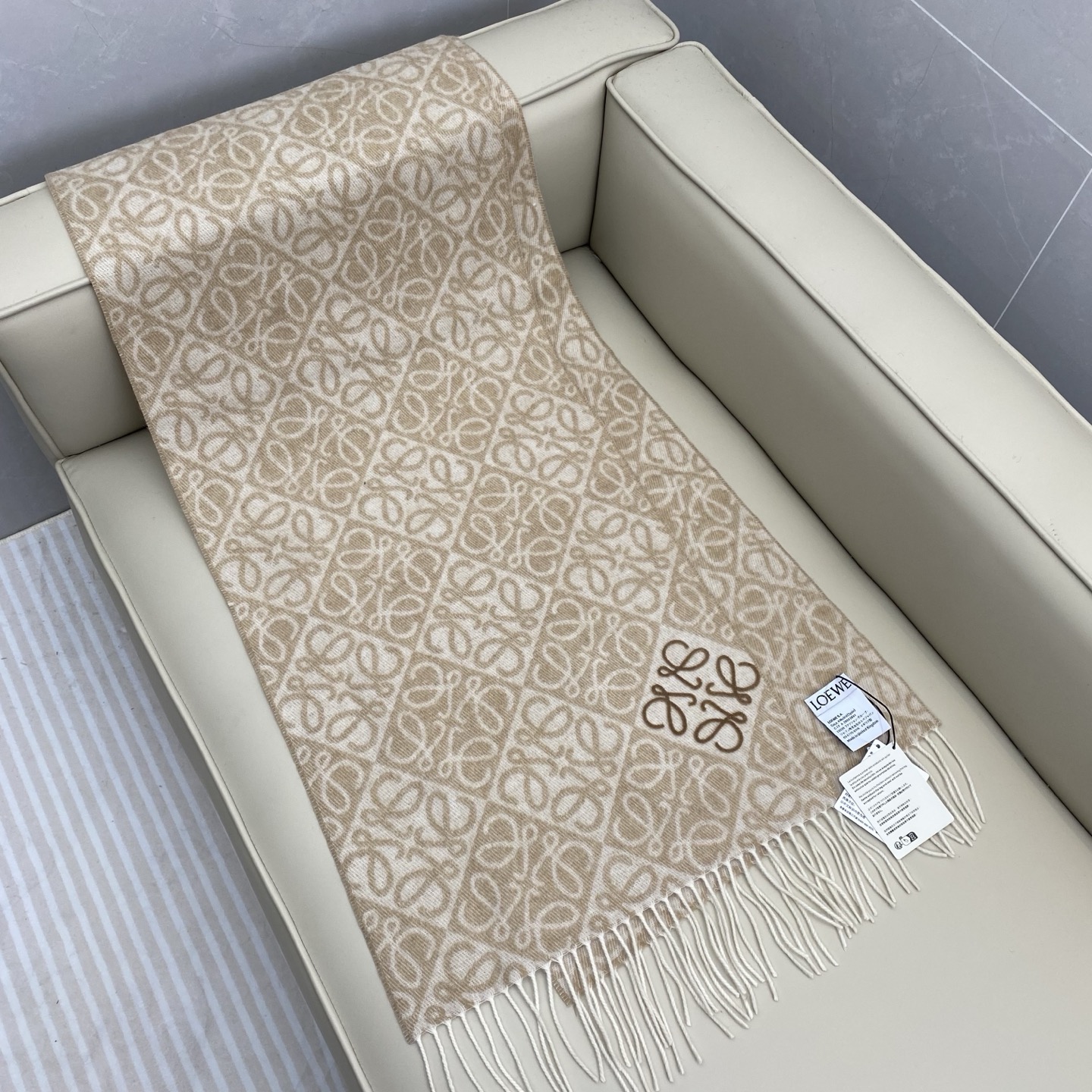 🔥🔥 火爆全网的 𝐋𝐨𝐞𝐰𝐞 ，原单品质！· - 双面Anagram 缇花图案 浅系配色，植绒logoS