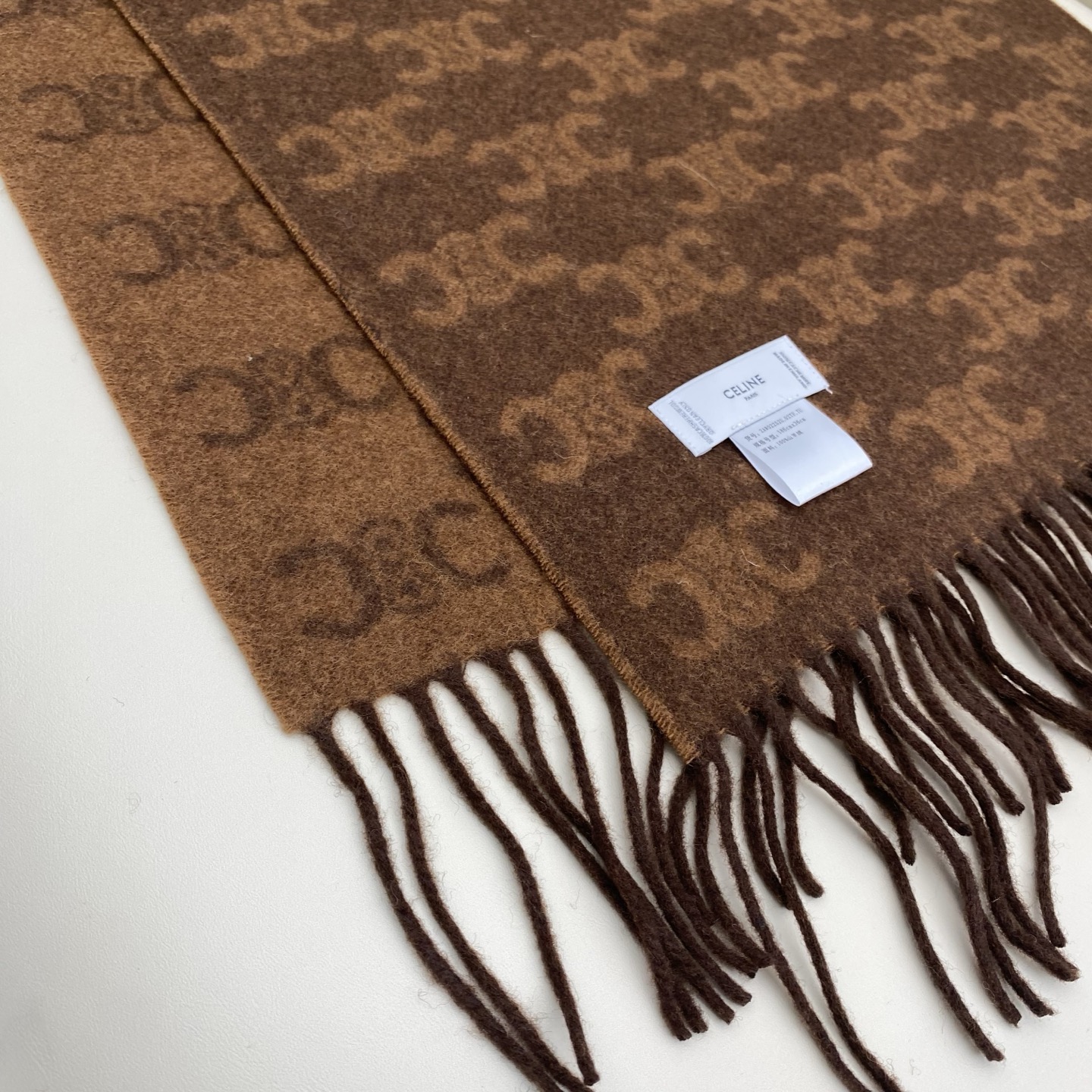 瑟琳今年新款【CL标志羊绒长巾】男女同款双面提花围巾，一改往日的简约风，采用复古风格，真是把时尚潮流拿捏