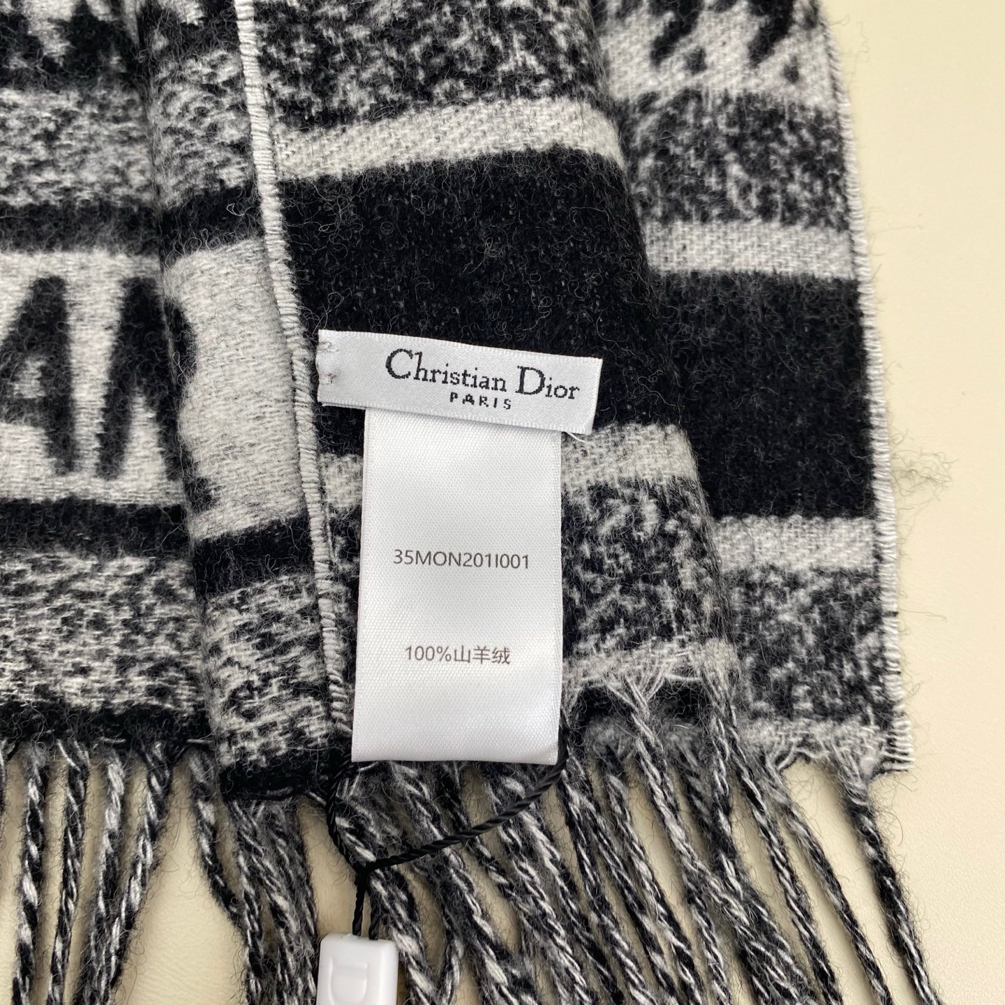 CD千鸟格围巾 经典力作 黑白千鸟格双面羊绒羊毛围巾 精纺质地 手感柔软原版原标 男女可用 好搭配无需多