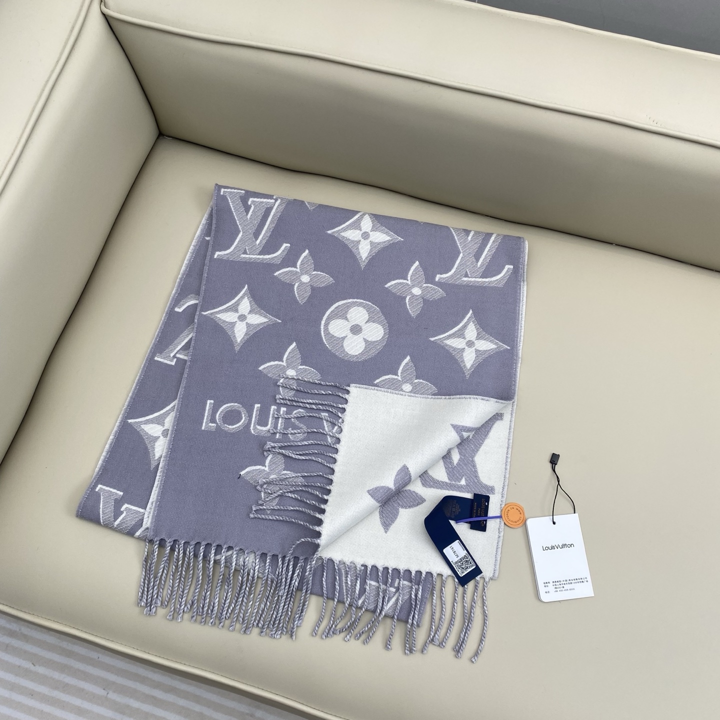 驴牌#【3D立体围巾】经典Monogram 图案以双logo重叠设计呈现瞩目 3D 效果 设计新颖时尚 