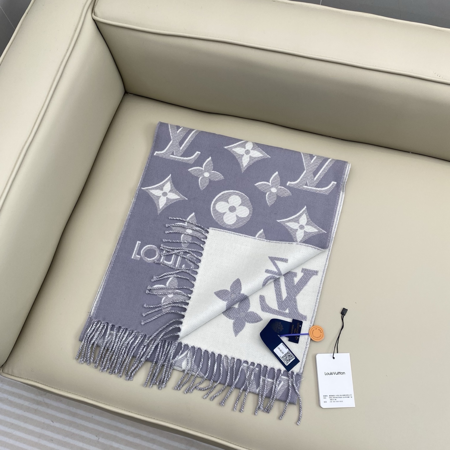 驴牌#【3D立体围巾】经典Monogram 图案以双logo重叠设计呈现瞩目 3D 效果 设计新颖时尚 