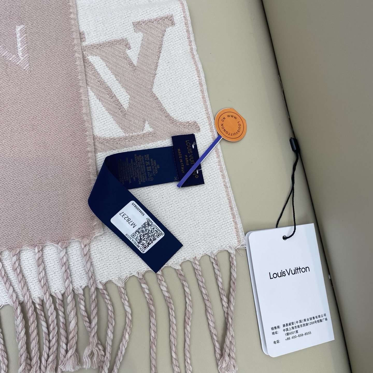 驴牌#【3D立体围巾】经典Monogram 图案以双logo重叠设计呈现瞩目 3D 效果 设计新颖时尚 