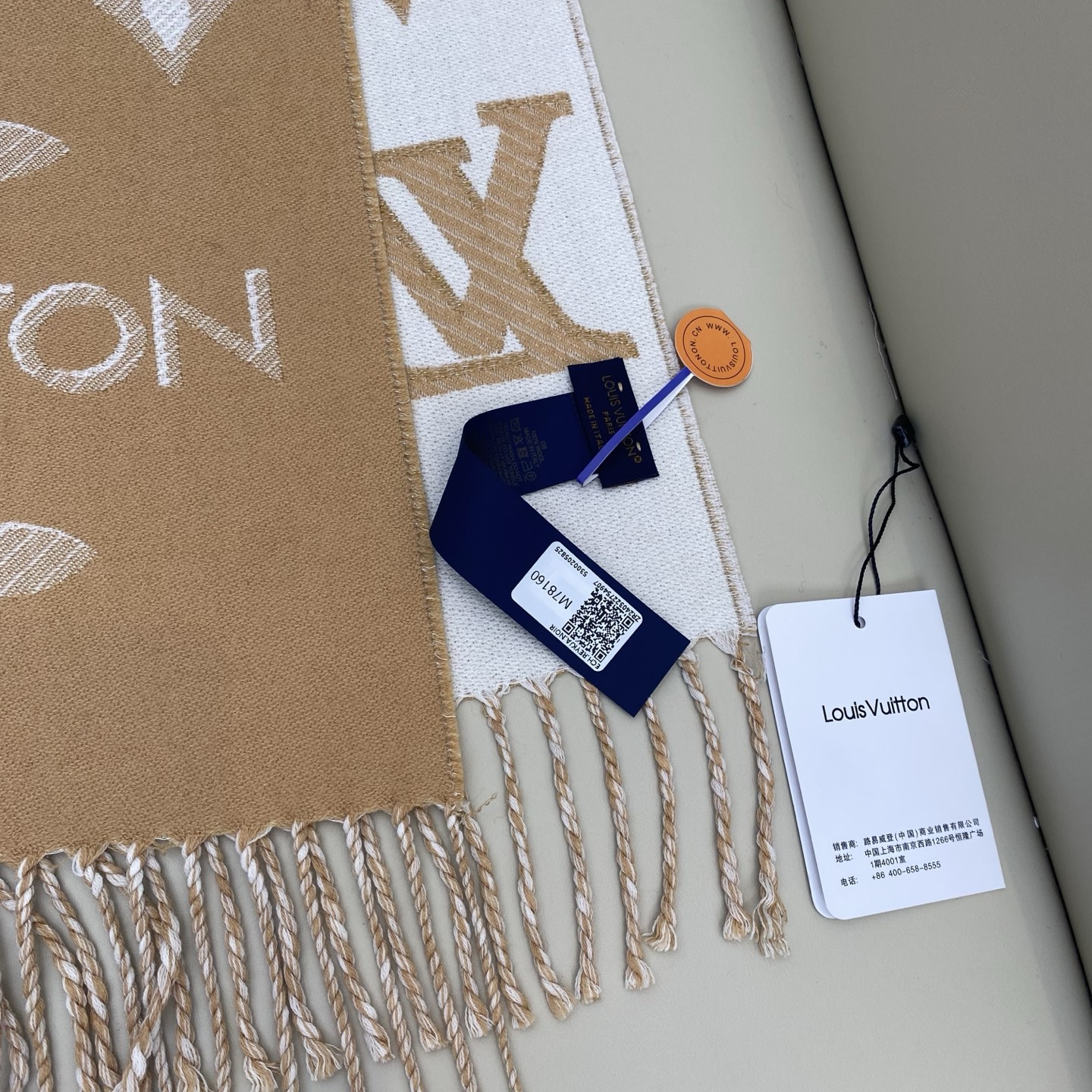 驴牌#【3D立体围巾】经典Monogram 图案以双logo重叠设计呈现瞩目 3D 效果 设计新颖时尚 