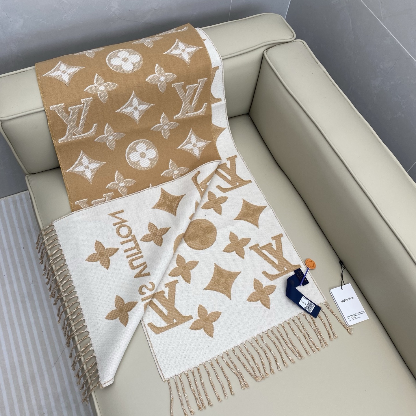 驴牌#【3D立体围巾】经典Monogram 图案以双logo重叠设计呈现瞩目 3D 效果 设计新颖时尚 