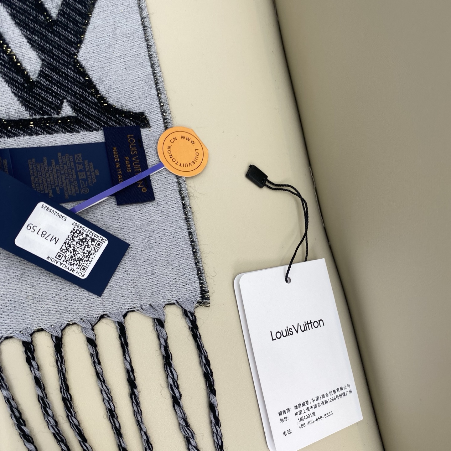 驴牌#【3D立体围巾】经典Monogram 图案以双logo重叠设计呈现瞩目 3D 效果 设计新颖时尚 