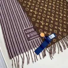 本款 My Neverfull 围巾为柔暖毛绒混纺铺陈经典 Monogram 图案和路易威登成衣系列的 Neverful 本款 My Neverfull 围巾为柔暖毛绒混纺铺陈经典 Monogram 图案和路易威登成衣系列的 Neverful