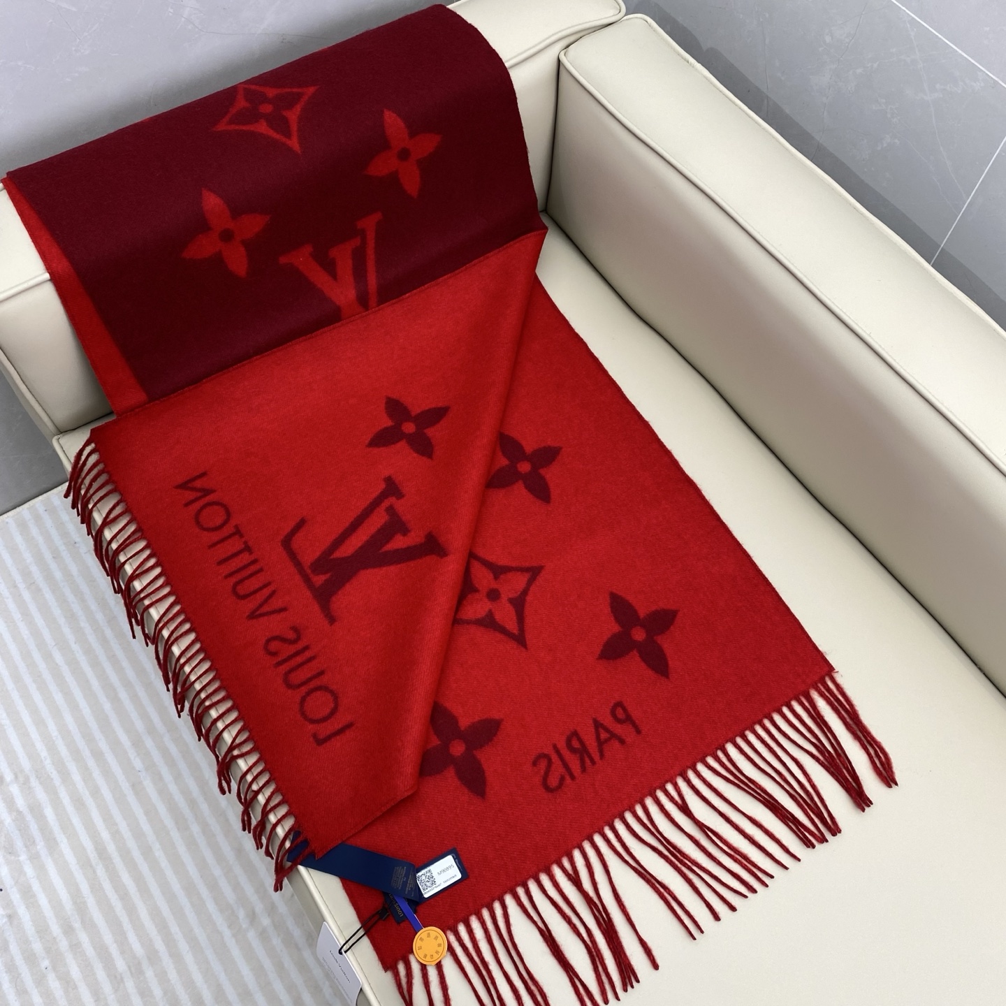 「芯片版」Lv双面披肩围巾 190*45cm  100%羊绒 Reykjavik 围巾臻选丰盈羊绒，以提花工艺织就全幅 