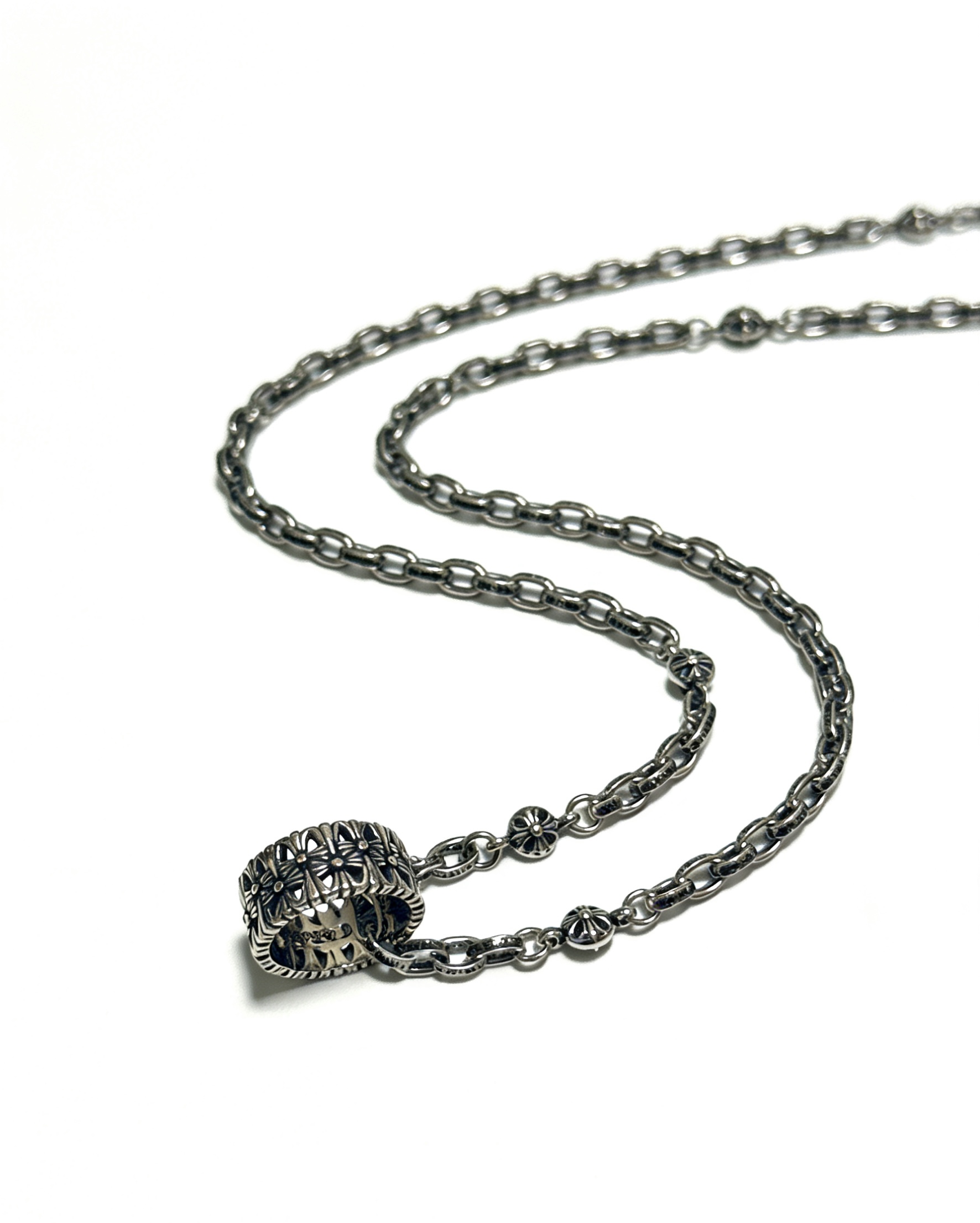 NO:879537,New [counter quality] Chrome Hearts multi-element retro cross necklace, thick cross pendant, different pattern design styles with concave and convex shapes, showing a distinctive cross. The Scout flower is the symbol of Chrome Hearts, so it is more durable. Genuine pattern-printed Chrome Hearts distinguishes the ordinary light version in the market. Match the version and standard quality. Look at the printing details. The degree of retro ash oxidation. Seiko version!  !  !  Purely handmade, authentic molded fashion essentials, can be worn by both men and women, same style for couples, original official website, rock punk Thai silver style, retro elements, trendy and versatile, boutique jewelry, chrome hearts, chrome hearts, necklace19860909新款【专柜品质】Chrome Hearts克罗心多元素复古十字架项链 粗款十字架吊坠 凹凸造型不同的花纹设计风格 呈现出与众不同 十字架 童军花是克罗心的志 所以更经久不衰 正品打版Chrome Hearts克罗心 区别市场普通轻版 对版对标品质 看字印细节 复古做旧灰氧程度.精工版本！！！ 纯手工打造 正品开模潮流时尚必备 男女均可佩戴 情侣同款 官网原版 摇滚朋克泰银风格 复古元素 潮流百搭,饰品精品,chrome hearts,chrome hearts,necklace,Jewelry