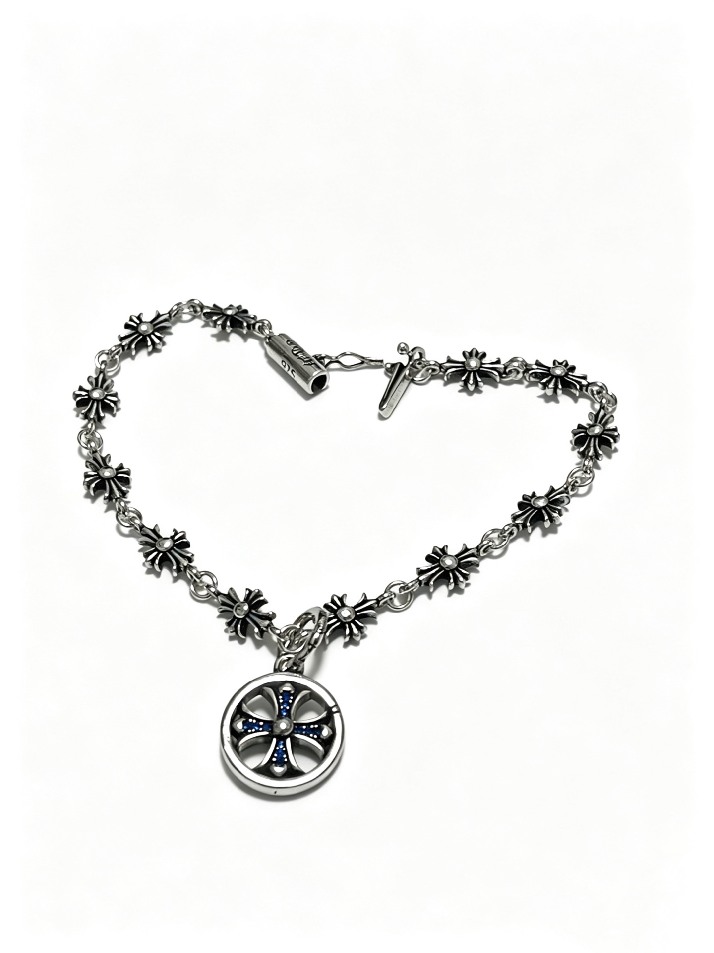 NO:863051,New [counter quality] Chrome Hearts Classic Retro Cross Flower Glossy Cuban Bracelet, the original concave and convex shapes have different pattern design styles, showing a distinctive cross. The Scout flower is the symbol of Chrome Hearts, so it is more durable. Genuine pattern-printed Chrome Hearts distinguishes the ordinary light version in the market. Match the version and standard quality. Look at the printing details. The degree of retro ash oxidation. Seiko version!  !  !  Purely handmade, authentic mold opening, trendy and fashionable must-have, can be worn by both men and women, same style for couples, official website original version, rock punk Thai silver style, retro elements, trendy and versatile, boutique jewelry, chrome hearts, chrome hearts, bracelets19860909新款【专柜品质】Chrome Hearts克罗心经典复古十字花光面古巴手链,原图凹凸造型不同的花纹设计风格 呈现出与众不同 十字架 童军花是克罗心的志 所以更经久不衰 正品打版Chrome Hearts克罗心 区别市场普通轻版 对版对标品质 看字印细节 复古做旧灰氧程度.精工版本！！！ 纯手工打造 正品开模 潮流时尚必备 男女均可佩戴 情侣同款 官网原版 摇滚朋克泰银风格 复古元素 潮流百搭,饰品精品,chrome hearts,chrome hearts,bracelet,Jewelry
