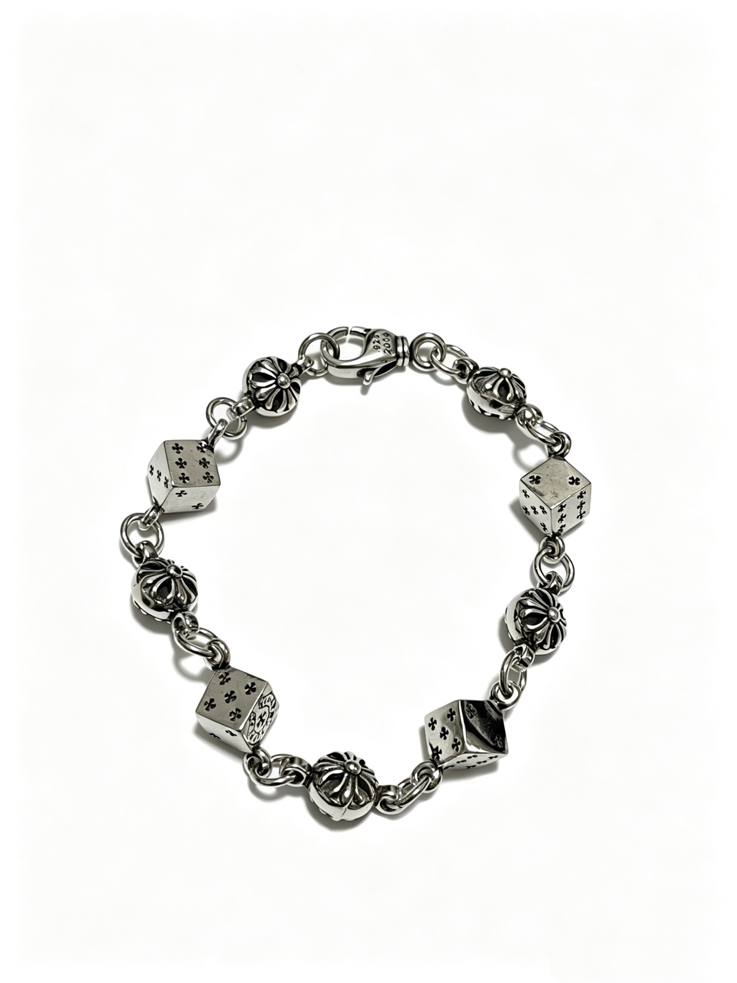 NO:859119,New [counter quality] Chrome Hearts Classic Retro Cross Flower Glossy Cuban Bracelet, the original concave and convex shapes have different pattern design styles, showing a distinctive cross. The Scout flower is the symbol of Chrome Hearts, so it is more durable. Genuine pattern-printed Chrome Hearts distinguishes the ordinary light version in the market. Match the version and standard quality. Look at the printing details. The degree of retro ash oxidation. Seiko version!  !  !  Purely handmade, authentic mold opening, trendy and fashionable must-have, can be worn by both men and women, same style for couples, official website original version, rock punk Thai silver style, retro elements, trendy and versatile, boutique jewelry, chrome hearts, chrome hearts, bracelets19860909新款【专柜品质】Chrome Hearts克罗心经典复古十字花光面古巴手链,原图凹凸造型不同的花纹设计风格 呈现出与众不同 十字架 童军花是克罗心的志 所以更经久不衰 正品打版Chrome Hearts克罗心 区别市场普通轻版 对版对标品质 看字印细节 复古做旧灰氧程度.精工版本！！！ 纯手工打造 正品开模 潮流时尚必备 男女均可佩戴 情侣同款 官网原版 摇滚朋克泰银风格 复古元素 潮流百搭,饰品精品,chrome hearts,chrome hearts,bracelet,Jewelry
