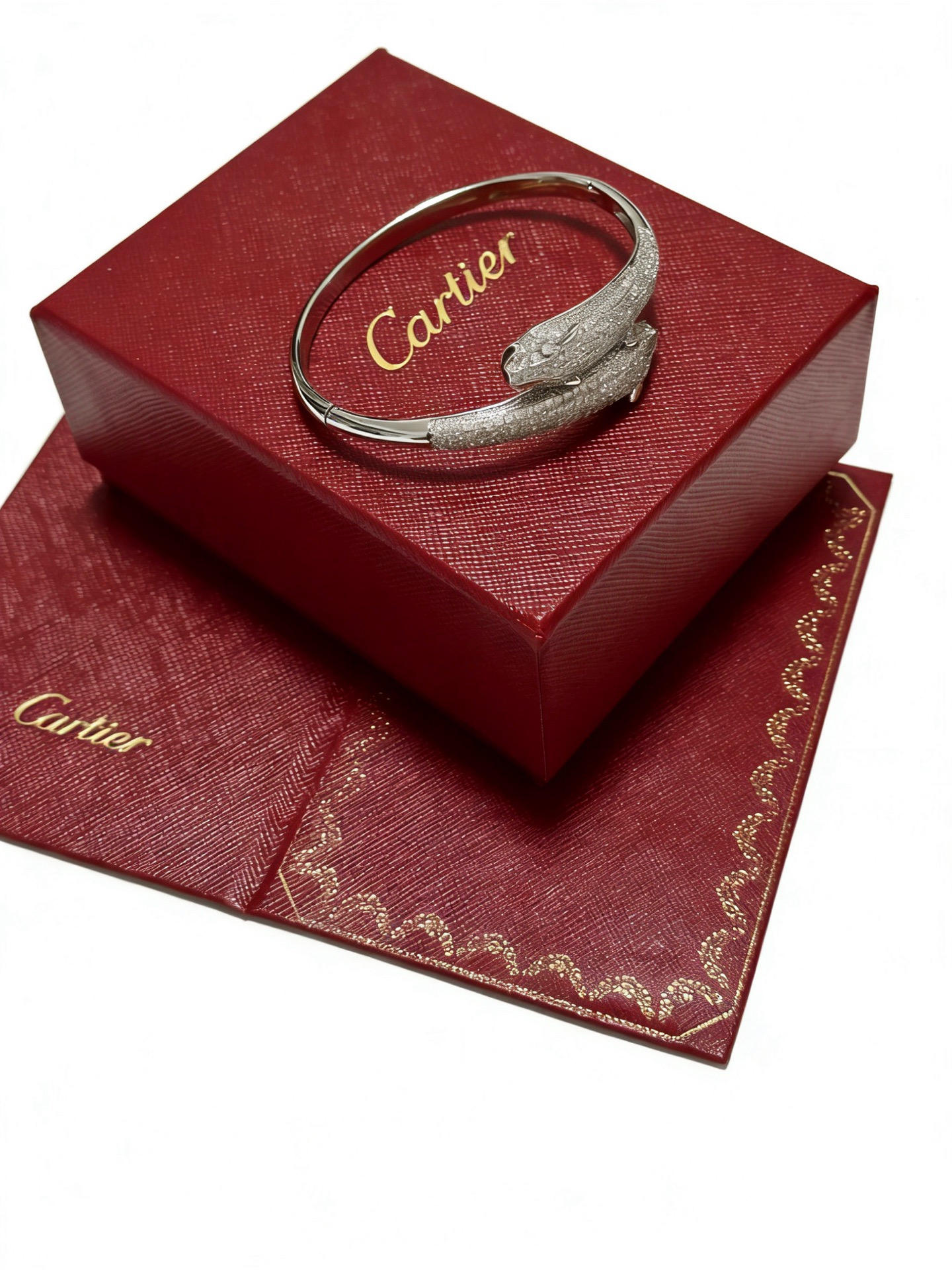 NO:880018,Cartier bracelet bracelet V gold material series, perfect appearance, unparalleled details, the unique color is completely impeccable, and decorated with a classic ring shape design, simple yet elegant and eye-catching, the V gold pure handmade combination is more elegant, elegant and moving. Same style for men and women Cartier bracelet, jewelry boutique, cartier, bracelet, bracelet19860909卡地亚手链手镯V金材质系列 品相完美,细节无敌,那种独特的色泽完全无可挑剔,再缀以经典指环外形设计,简约之余却又优雅夺目,V金纯手工的组合更显气色,上手雅致动人.男女同款 卡地亚手链,饰品精品,cartier,bracelet,bracelet,Jewelry