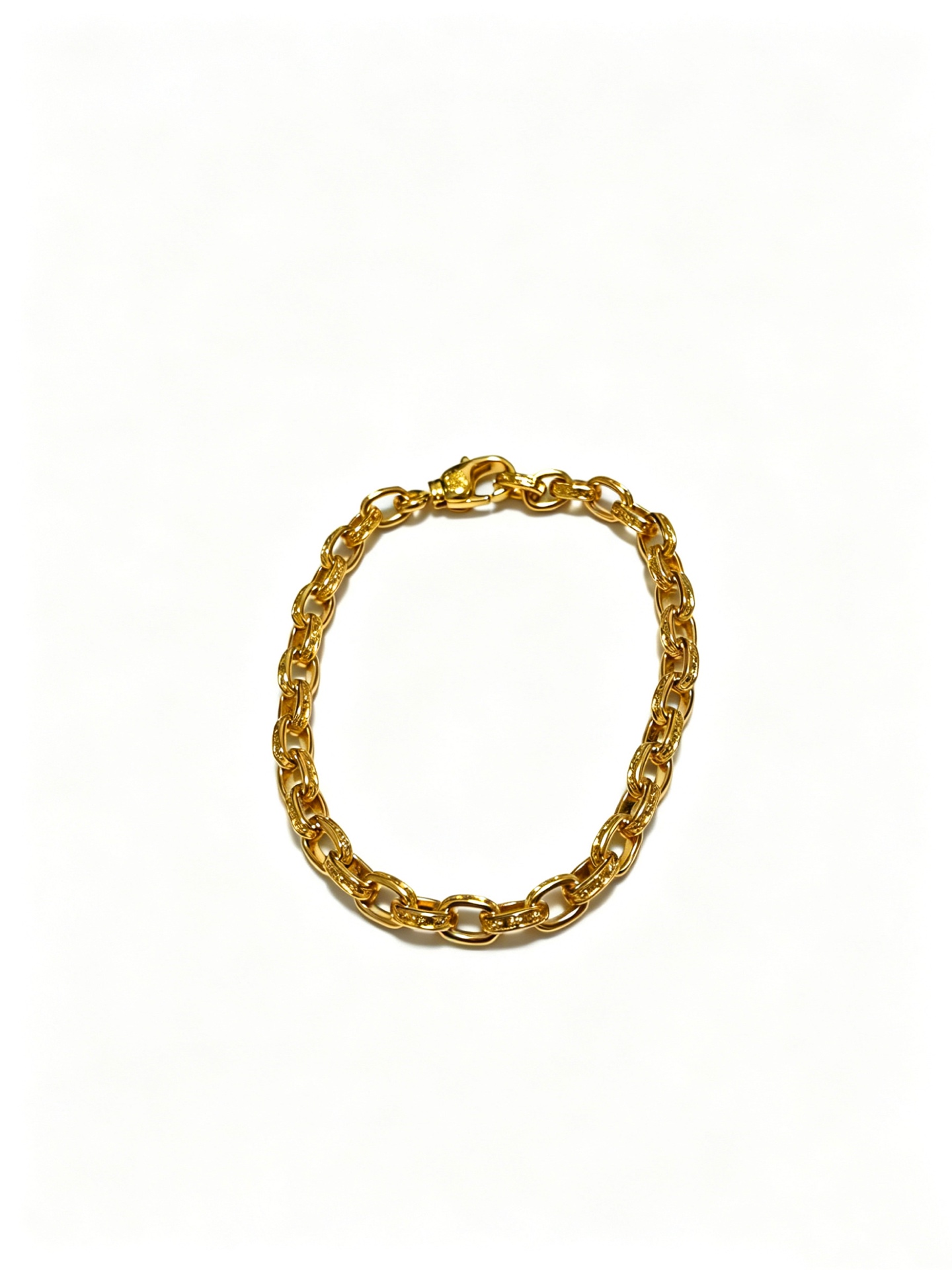 NO:817729,New [counter quality] Chrome Hearts Classic Retro Cross Flower Glossy Cuban Bracelet, the original concave and convex shapes have different pattern design styles, showing a distinctive cross. The Scout flower is the symbol of Chrome Hearts, so it is more durable. Genuine pattern-printed Chrome Hearts distinguishes the ordinary light version in the market. Match the version and standard quality. Look at the printing details. The degree of retro ash oxidation. Seiko version!  !  !  Purely handmade, authentic mold opening, trendy and fashionable must-have, can be worn by both men and women, same style for couples, official website original version, rock punk Thai silver style, retro elements, trendy and versatile, boutique jewelry, chrome hearts, chrome hearts, bracelets19860909新款【专柜品质】Chrome Hearts克罗心经典复古十字花光面古巴手链,原图凹凸造型不同的花纹设计风格 呈现出与众不同 十字架 童军花是克罗心的志 所以更经久不衰 正品打版Chrome Hearts克罗心 区别市场普通轻版 对版对标品质 看字印细节 复古做旧灰氧程度.精工版本！！！ 纯手工打造 正品开模 潮流时尚必备 男女均可佩戴 情侣同款 官网原版 摇滚朋克泰银风格 复古元素 潮流百搭,饰品精品,chrome hearts,chrome hearts,bracelet,Jewelry