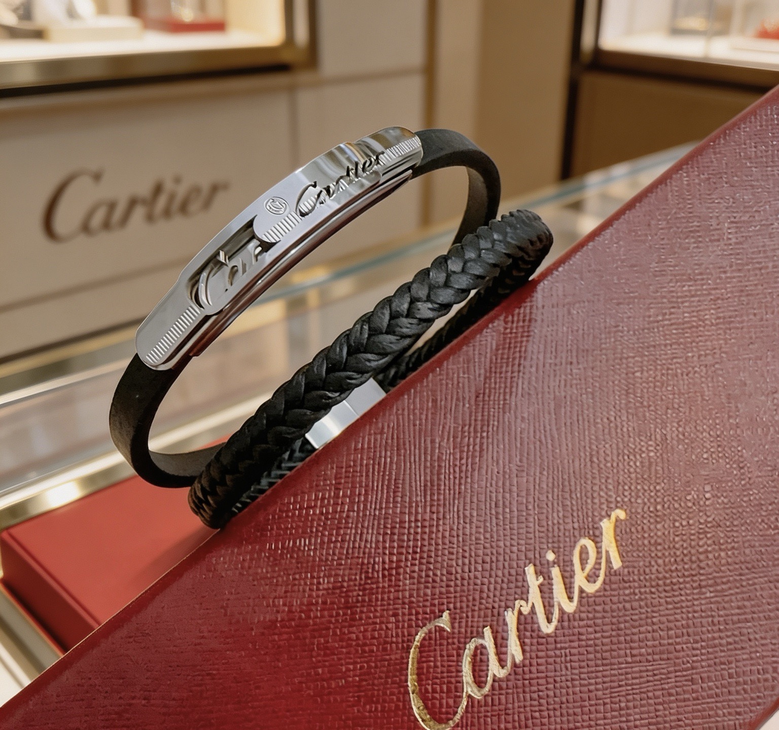 NO:819045,High-quality Cartier cowhide hand rope bracelet original goods counter new open mold retro trendy fashion must-have. Can be worn by both men and women. Same style for couples. Rock punk Thai silver style. Retro elements. Trendy and versatile. Official website same cowhide latest chain. Higher grade. Celebrity classic necklace series retro. Details are distressed. Non-market glossy version. The size is adjustable. This has been a hot seller in Cartier.  Very easy to match with trendy clothes, fine jewelry, cartier, necklace, bracelet, cowhide19860909高品质卡地亚牛皮手绳手链原单货专柜新款开模复古潮流时尚必备 男女均可佩戴 情侣款同款 摇滚朋克泰银风格 复古元素 潮流百搭 官网同款牛皮最新款链条档次更高明星经典款项链系列复古 细节对版做旧处理 非市面亮面版型 码数可调节 这款一直在出 卡地亚里面热卖款 非常好搭配潮流衣服,饰品精品,cartier,necklace,bracelet,cowhide,Jewelry