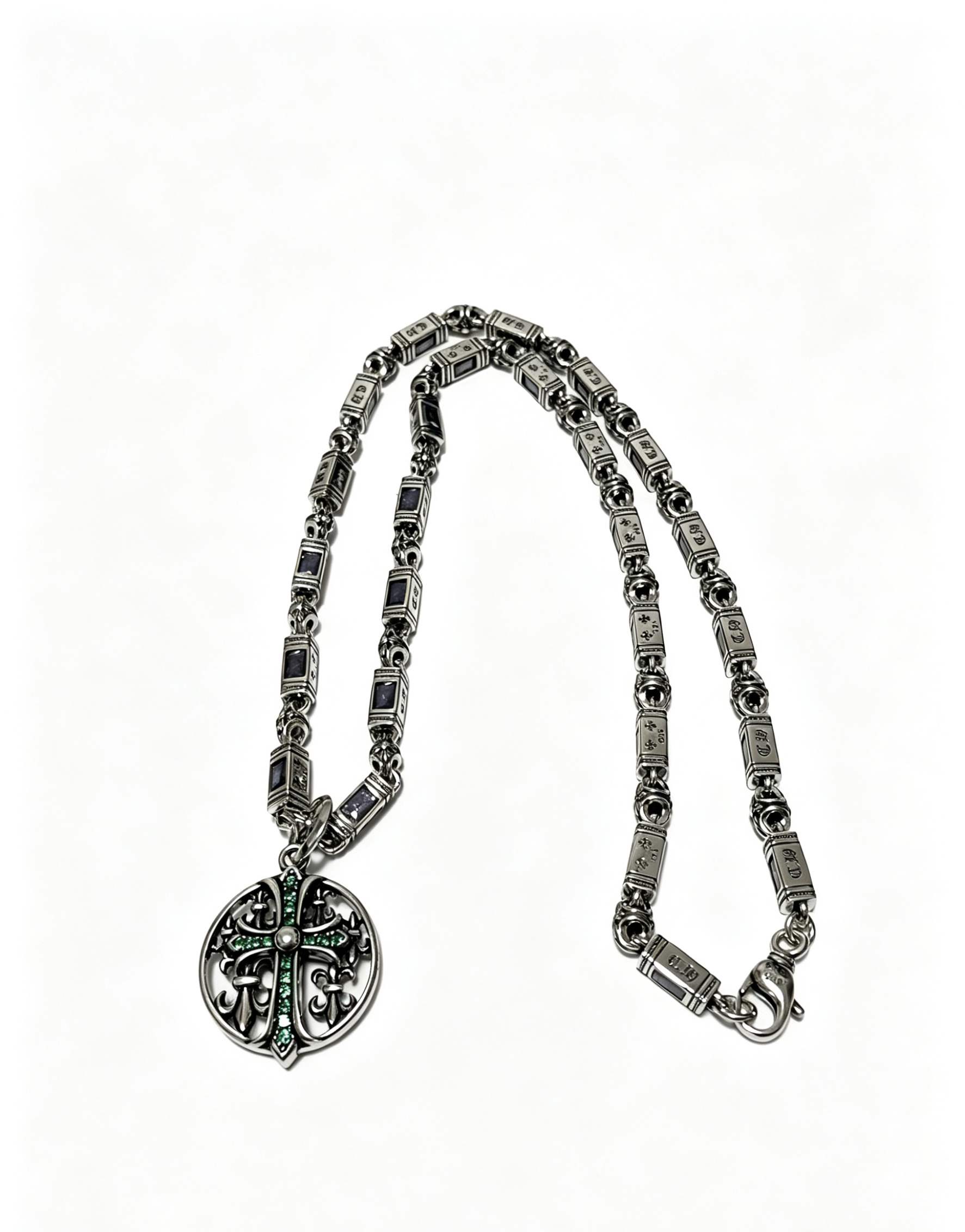 NO:817726,New [counter quality] Chrome Hearts multi-element retro cross necklace, thick cross pendant, different pattern design styles with concave and convex shapes, showing a distinctive cross. The Scout flower is the symbol of Chrome Hearts, so it is more durable. Genuine pattern-printed Chrome Hearts distinguishes the ordinary light version in the market. Match the version and standard quality. Look at the printing details. The degree of retro ash oxidation. Seiko version!  !  !  Purely handmade, authentic molded fashion essentials, can be worn by both men and women, same style for couples, original official website, rock punk Thai silver style, retro elements, trendy and versatile, boutique jewelry, chrome hearts, chrome hearts, necklace19860909新款【专柜品质】Chrome Hearts克罗心多元素复古十字架项链 粗款十字架吊坠 凹凸造型不同的花纹设计风格 呈现出与众不同 十字架 童军花是克罗心的志 所以更经久不衰 正品打版Chrome Hearts克罗心 区别市场普通轻版 对版对标品质 看字印细节 复古做旧灰氧程度.精工版本！！！ 纯手工打造 正品开模潮流时尚必备 男女均可佩戴 情侣同款 官网原版 摇滚朋克泰银风格 复古元素 潮流百搭,饰品精品,chrome hearts,chrome hearts,necklace,Jewelry