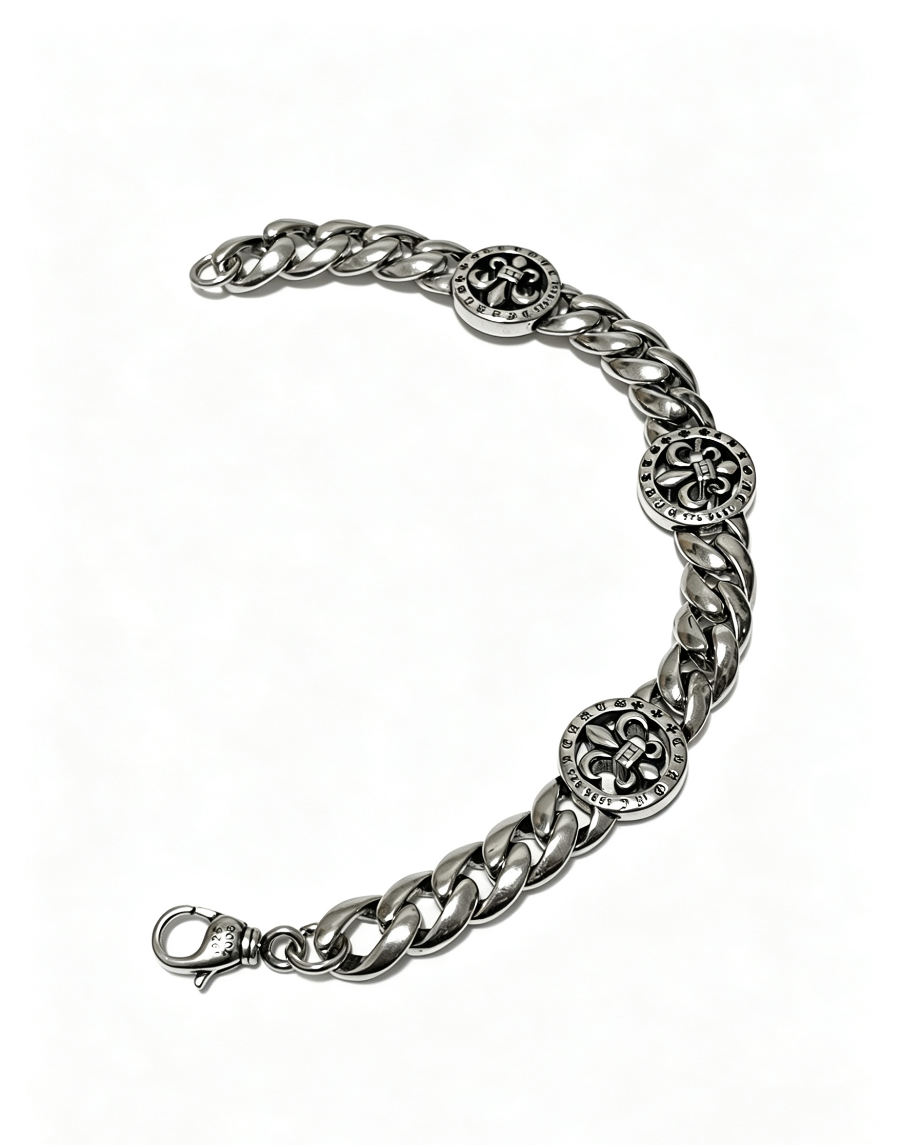 NO:817733,New [counter quality] Chrome Hearts Classic Retro Cross Flower Glossy Cuban Bracelet, the original concave and convex shapes have different pattern design styles, showing a distinctive cross. The Scout flower is the symbol of Chrome Hearts, so it is more durable. Genuine pattern-printed Chrome Hearts distinguishes the ordinary light version in the market. Match the version and standard quality. Look at the printing details. The degree of retro ash oxidation. Seiko version!  !  !  Purely handmade, authentic mold opening, trendy and fashionable must-have, can be worn by both men and women, same style for couples, official website original version, rock punk Thai silver style, retro elements, trendy and versatile, boutique jewelry, chrome hearts, chrome hearts, bracelets19860909新款【专柜品质】Chrome Hearts克罗心经典复古十字花光面古巴手链,原图凹凸造型不同的花纹设计风格 呈现出与众不同 十字架 童军花是克罗心的志 所以更经久不衰 正品打版Chrome Hearts克罗心 区别市场普通轻版 对版对标品质 看字印细节 复古做旧灰氧程度.精工版本！！！ 纯手工打造 正品开模 潮流时尚必备 男女均可佩戴 情侣同款 官网原版 摇滚朋克泰银风格 复古元素 潮流百搭,饰品精品,chrome hearts,chrome hearts,bracelet,Jewelry