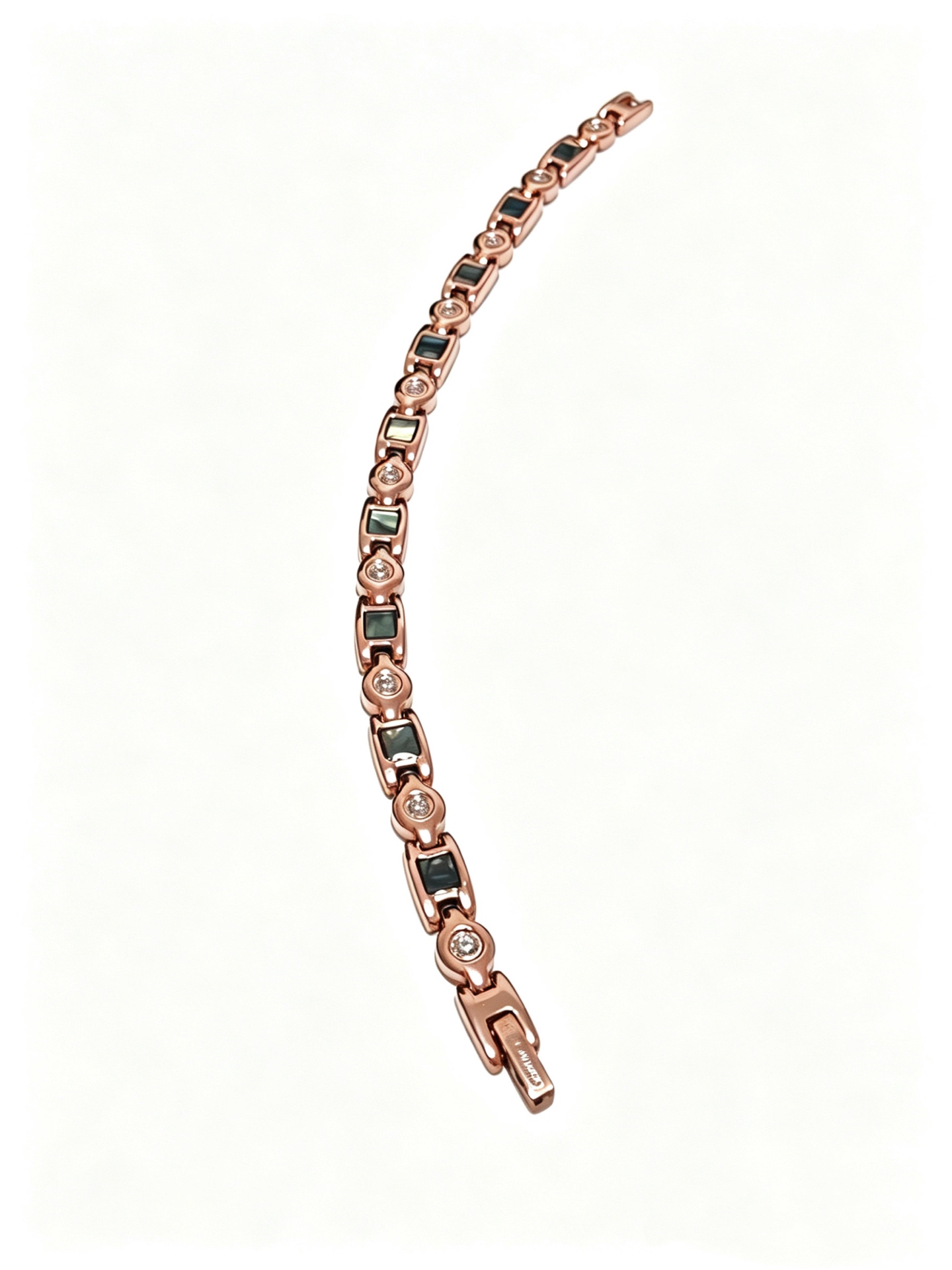 NO:819104,Cartier Bracelet V gold material series has perfect appearance, unparalleled details, the unique color is completely impeccable, and is decorated with a classic ring shape design, which is simple yet elegant and eye-catching. The pure handmade combination of V gold is more elegant and elegant. Same style for men and women. Cartier bracelet, jewelry boutique, cartier, bracelet19860909卡地亚手链V金材质系列 品相完美,细节无敌,那种独特的色泽完全无可挑剔,再缀以经典指环外形设计,简约之余却又优雅夺目,V金纯手工的组合更显气色,上手雅致动人.男女同款 卡地亚手链,饰品精品,cartier,bracelet,Jewelry
