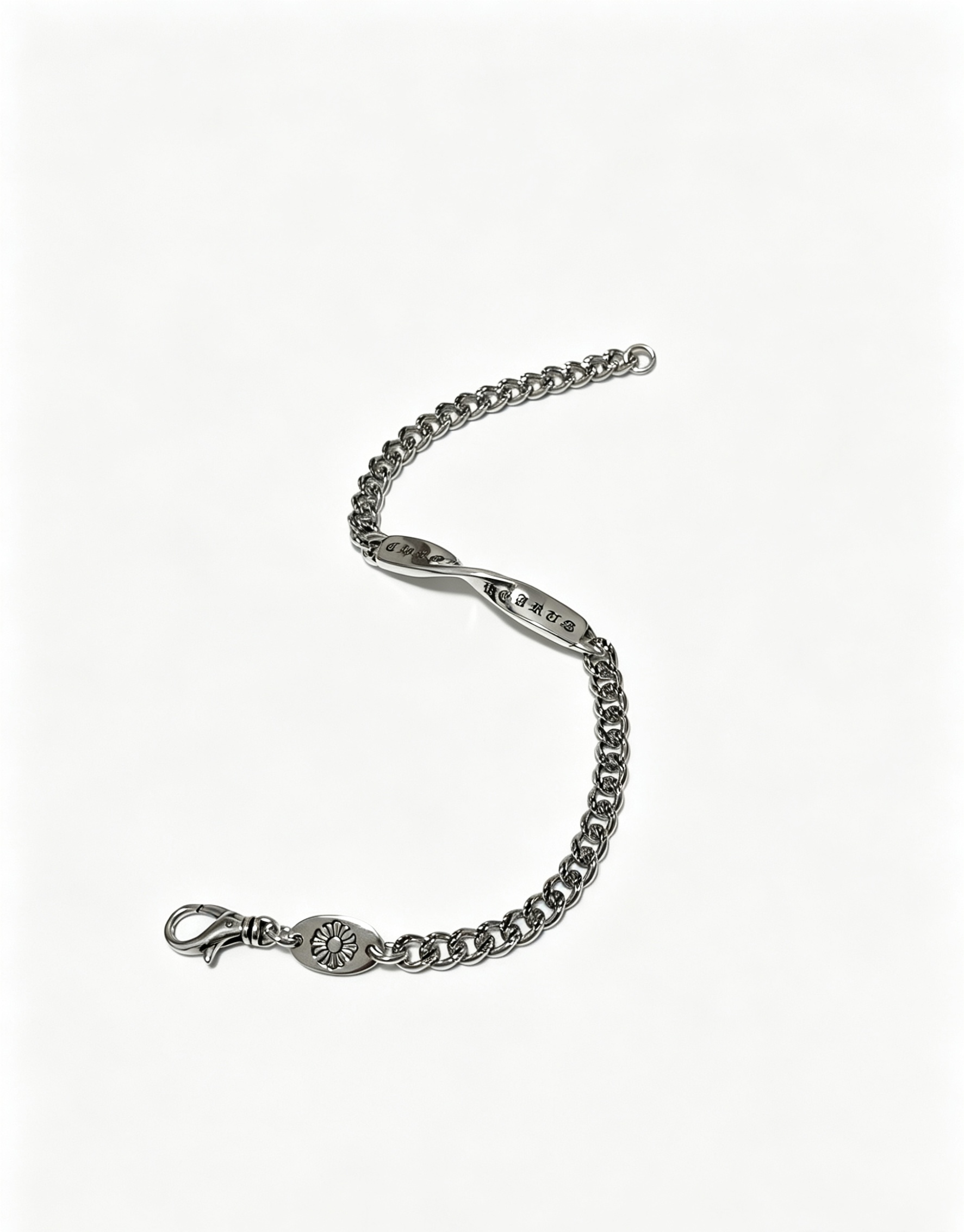 NO:817619,New [counter quality] Chrome Hearts Classic Retro Cross Flower Glossy Cuban Bracelet, the original concave and convex shapes have different pattern design styles, showing a distinctive cross. The Scout flower is the symbol of Chrome Hearts, so it is more durable. Genuine pattern-printed Chrome Hearts distinguishes the ordinary light version in the market. Match the version and standard quality. Look at the printing details. The degree of retro ash oxidation. Seiko version!  !  !  Purely handmade, authentic mold opening, trendy and fashionable must-have, can be worn by both men and women, same style for couples, official website original version, rock punk Thai silver style, retro elements, trendy and versatile, boutique jewelry, chrome hearts, chrome hearts, bracelets19860909新款【专柜品质】Chrome Hearts克罗心经典复古十字花光面古巴手链,原图凹凸造型不同的花纹设计风格 呈现出与众不同 十字架 童军花是克罗心的志 所以更经久不衰 正品打版Chrome Hearts克罗心 区别市场普通轻版 对版对标品质 看字印细节 复古做旧灰氧程度.精工版本！！！ 纯手工打造 正品开模 潮流时尚必备 男女均可佩戴 情侣同款 官网原版 摇滚朋克泰银风格 复古元素 潮流百搭,饰品精品,chrome hearts,chrome hearts,bracelet,Jewelry