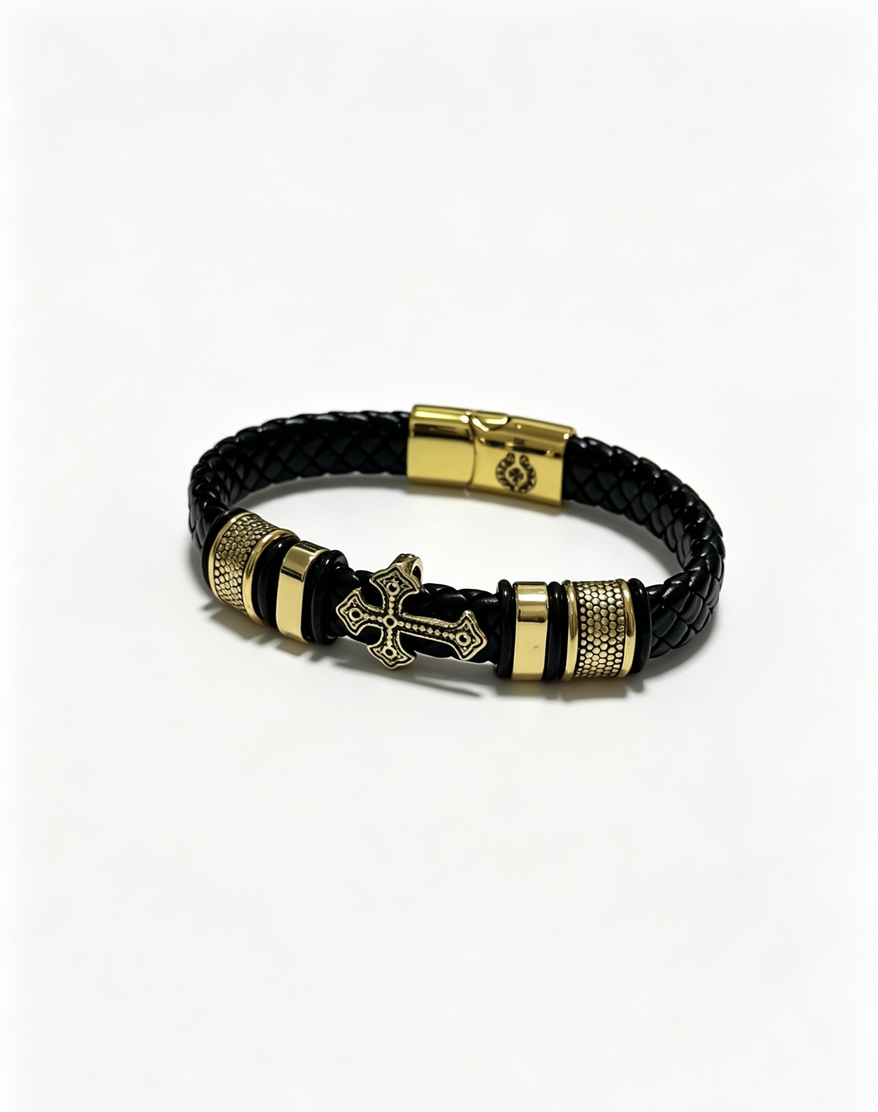 NO:817633,New [counter quality] Chrome Hearts classic retro cross cowhide bracelet, the original image has concave and convex shapes with different pattern design styles, showing a distinctive cross. The Scout flower is Chrome Hearts' symbol, so it is more durable. Genuine pattern-printed Chrome Hearts distinguishes the ordinary light version in the market. Check the quality of the version. Look at the printing details, the degree of retro gray oxidation. Seiko version!  !  !  Purely handmade, authentic mold opening, trendy and fashionable must-have, can be worn by both men and women, the same style for couples, official website original version, rock punk Thai silver style, retro elements, trendy and versatile, boutique jewelry, chrome hearts, chrome hearts, bracelet, cowhide19860909新款【专柜品质】Chrome Hearts克罗心经典复古十字牛皮手链,原图凹凸造型不同的花纹设计风格 呈现出与众不同 十字架 童军花是克罗心的志 所以更经久不衰 正品打版Chrome Hearts克罗心 区别市场普通轻版 对版对标品质 看字印细节 复古做旧灰氧程度.精工版本！！！ 纯手工打造 正品开模 潮流时尚必备 男女均可佩戴 情侣同款 官网原版 摇滚朋克泰银风格 复古元素 潮流百搭,饰品精品,chrome hearts,chrome hearts,bracelet,cowhide,Jewelry
