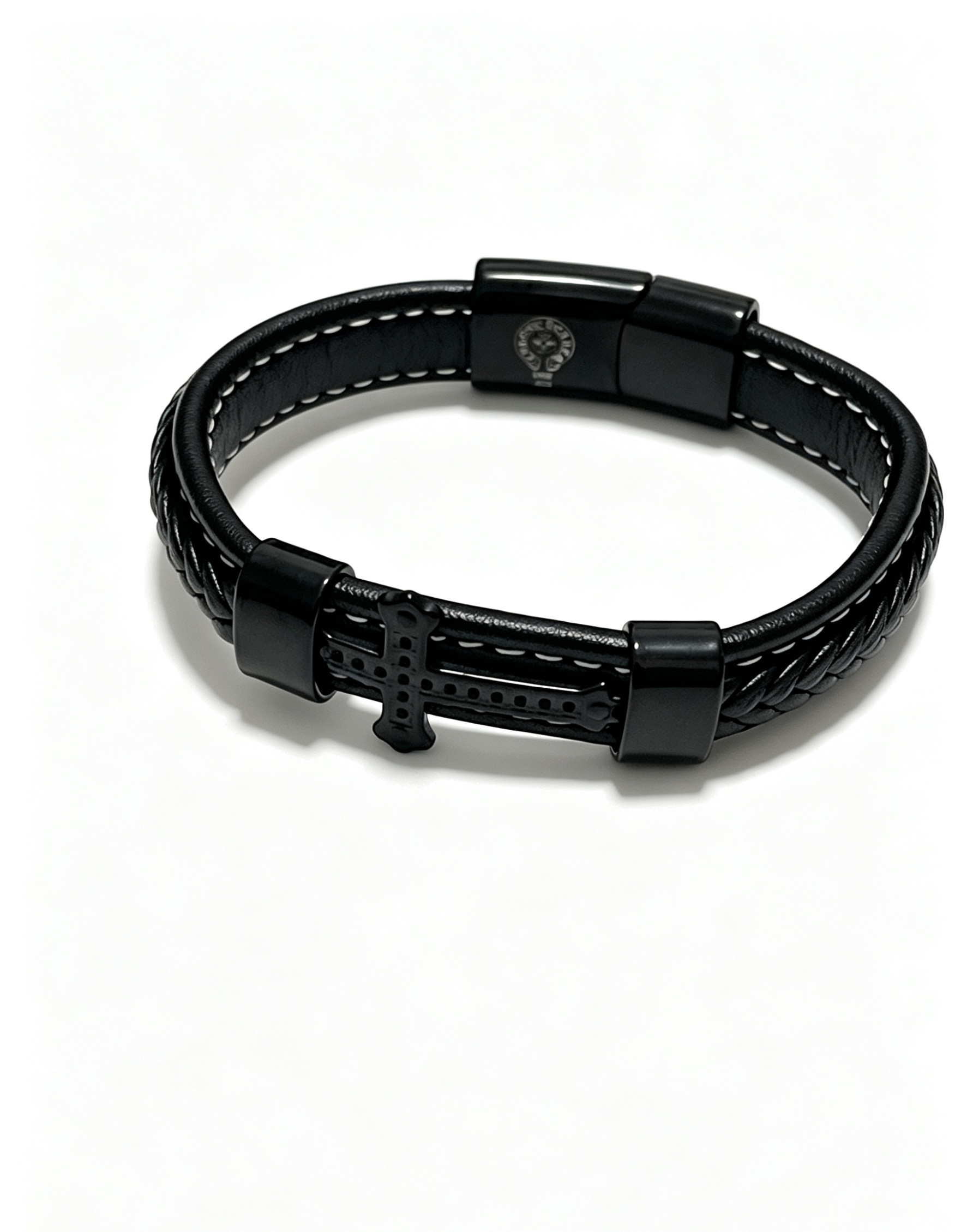 NO:817646,New [counter quality] Chrome Hearts classic retro cross cowhide bracelet, the original image has concave and convex shapes with different pattern design styles, showing a distinctive cross. The Scout flower is Chrome Hearts' symbol, so it is more durable. Genuine pattern-printed Chrome Hearts distinguishes the ordinary light version in the market. Check the quality of the version. Look at the printing details, the degree of retro gray oxidation. Seiko version!  !  !  Purely handmade, authentic mold opening, trendy and fashionable must-have, can be worn by both men and women, the same style for couples, official website original version, rock punk Thai silver style, retro elements, trendy and versatile, boutique jewelry, chrome hearts, chrome hearts, bracelet, cowhide19860909新款【专柜品质】Chrome Hearts克罗心经典复古十字牛皮手链,原图凹凸造型不同的花纹设计风格 呈现出与众不同 十字架 童军花是克罗心的志 所以更经久不衰 正品打版Chrome Hearts克罗心 区别市场普通轻版 对版对标品质 看字印细节 复古做旧灰氧程度.精工版本！！！ 纯手工打造 正品开模 潮流时尚必备 男女均可佩戴 情侣同款 官网原版 摇滚朋克泰银风格 复古元素 潮流百搭,饰品精品,chrome hearts,chrome hearts,bracelet,cowhide,Jewelry