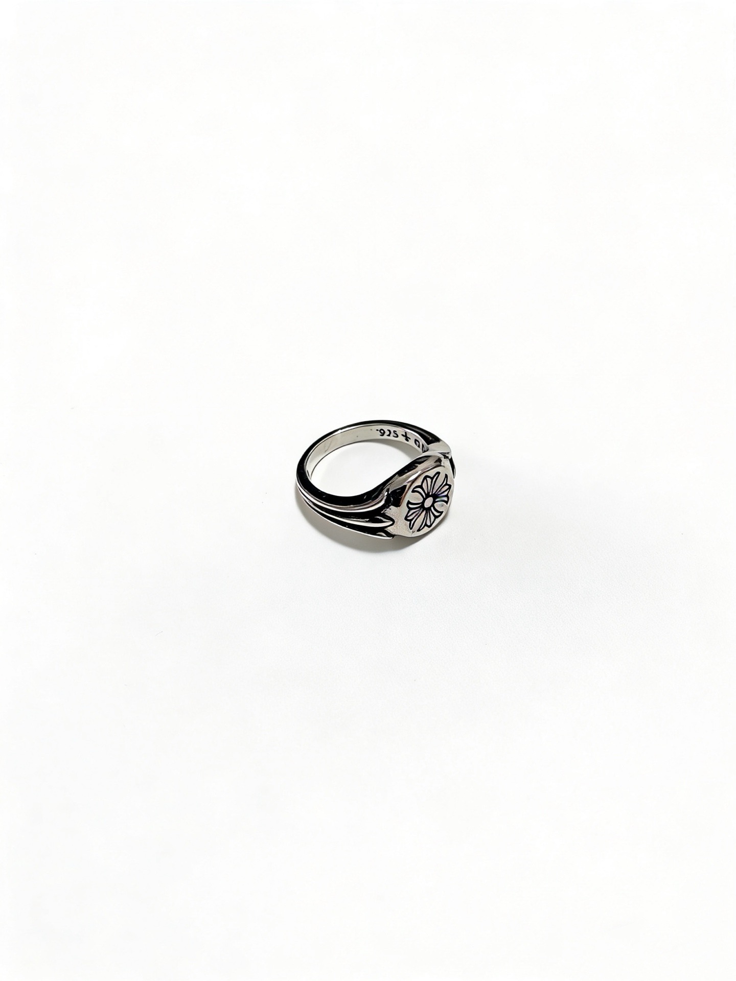 NO:817673,Chrome Hearts Chrome Hearts new classic three-dimensional multi-cross silver ring, high version, same style for men and women, full of personality, code number 67891011, jewelry boutique, chrome hearts, chrome hearts, ring19860909Chrome Hearts 克罗心新款 经典立体多十字架银戒指 高版本打造 男女同款 个性十足 码数67891011,饰品精品,chrome hearts,chrome hearts,ring,Jewelry