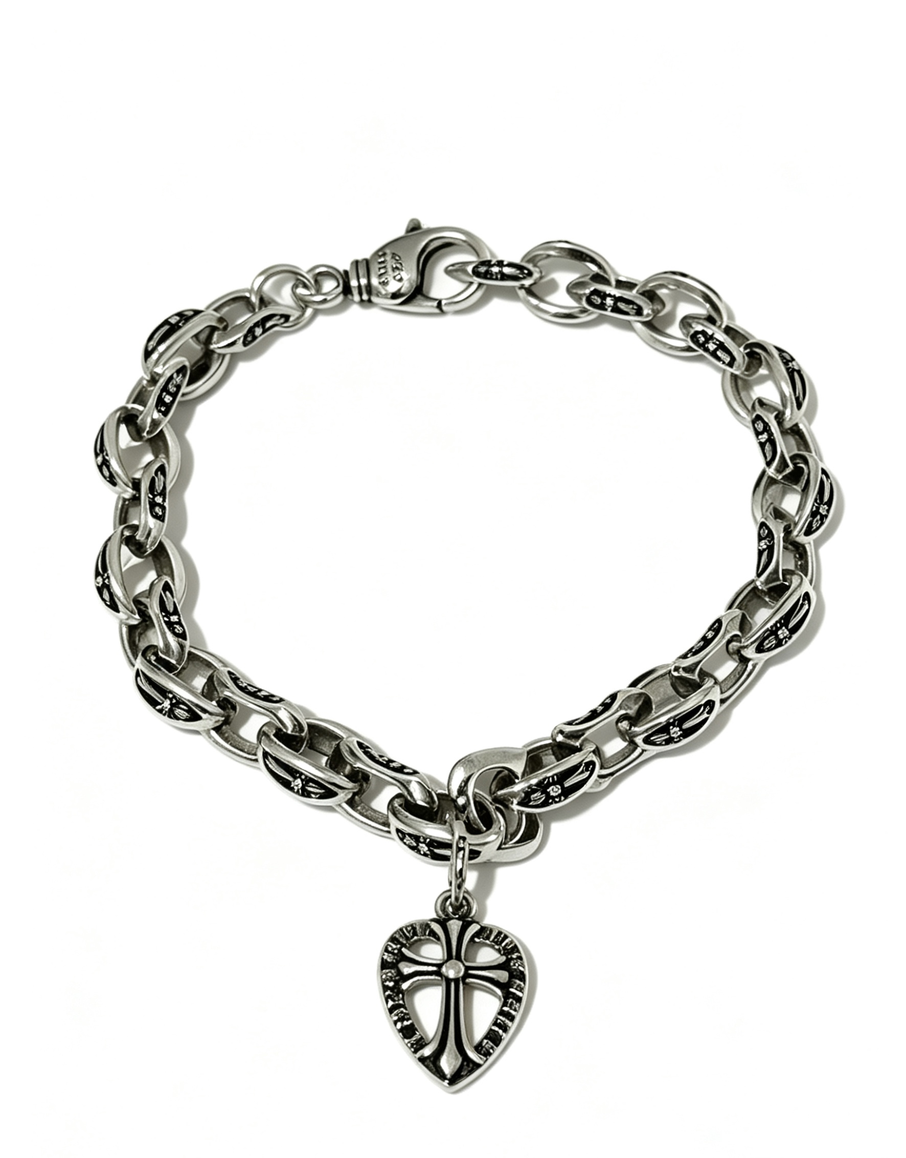 NO:817624,New [counter quality] Chrome Hearts Classic Retro Cross Flower Glossy Cuban Bracelet, the original concave and convex shapes have different pattern design styles, showing a distinctive cross. The Scout flower is the symbol of Chrome Hearts, so it is more durable. Genuine pattern-printed Chrome Hearts distinguishes the ordinary light version in the market. Match the version and standard quality. Look at the printing details. The degree of retro ash oxidation. Seiko version!  !  !  Purely handmade, authentic mold opening, trendy and fashionable must-have, can be worn by both men and women, the same style for couples, official website original version, rock punk Thai silver style, retro elements, trendy and versatile (code number 18, 20, 22 can be changed in size), fine jewelry, chrome hearts, chrome hearts, bracelets19860909新款【专柜品质】Chrome Hearts克罗心经典复古十字花光面古巴手链,原图凹凸造型不同的花纹设计风格 呈现出与众不同 十字架 童军花是克罗心的志 所以更经久不衰 正品打版Chrome Hearts克罗心 区别市场普通轻版 对版对标品质 看字印细节 复古做旧灰氧程度.精工版本！！！ 纯手工打造 正品开模 潮流时尚必备 男女均可佩戴 情侣同款 官网原版 摇滚朋克泰银风格 复古元素 潮流百搭（码数18 20 22可改尺寸）,饰品精品,chrome hearts,chrome hearts,bracelet,Jewelry