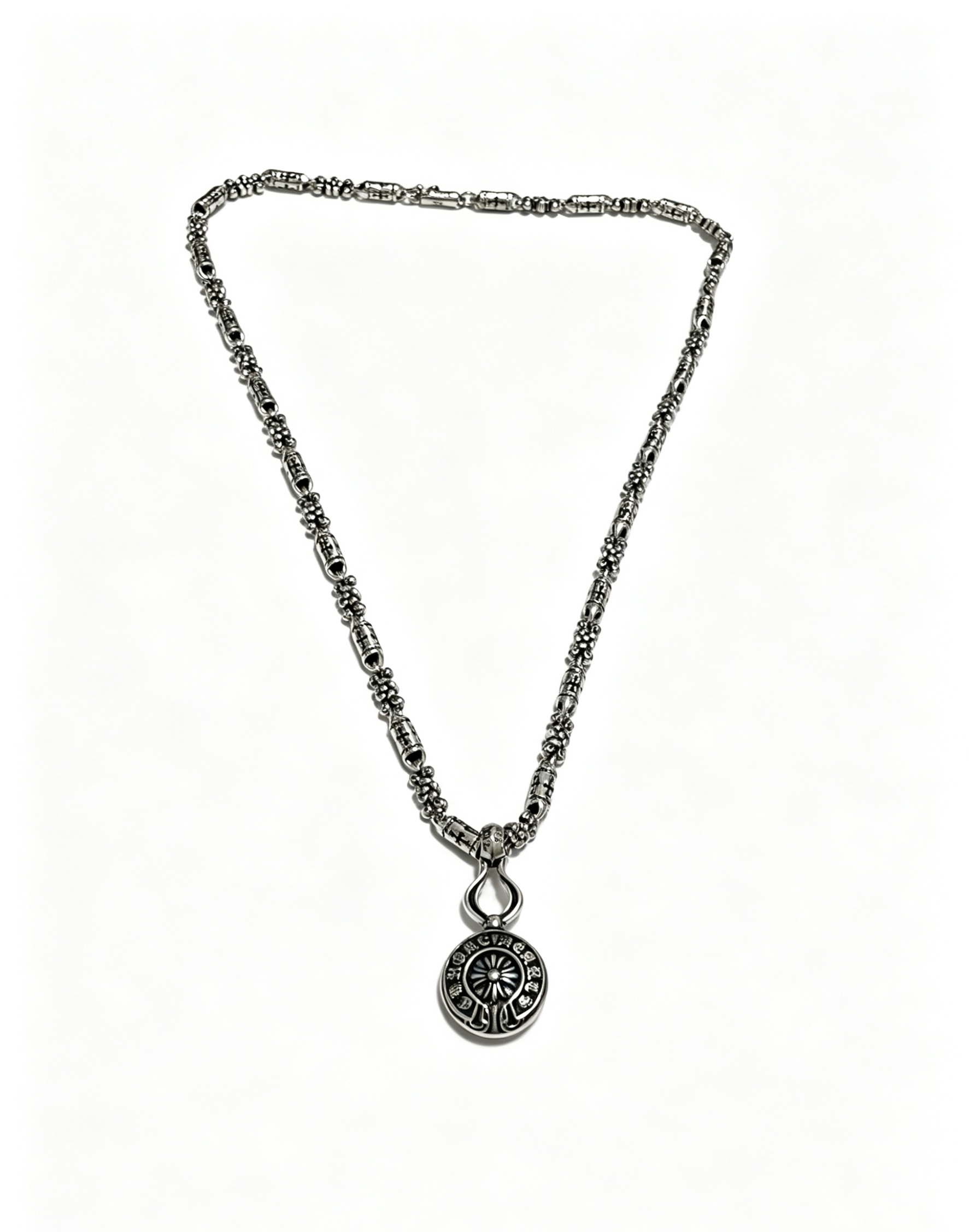 NO:857645,New [counter quality] Chrome Hearts multi-element retro cross necklace, thick cross pendant, different pattern design styles with concave and convex shapes, showing a distinctive cross. The Scout flower is the symbol of Chrome Hearts, so it is more durable. Genuine pattern-printed Chrome Hearts distinguishes the ordinary light version in the market. Match the version and standard quality. Look at the printing details. The degree of retro ash oxidation. Seiko version!  !  !  Purely handmade, authentic molded fashion essentials, can be worn by both men and women, the same style for couples, official website original version, rock punk Thai silver style, retro elements, trendy and versatile (chain length 60cm can be changed in size), fine jewelry, chrome hearts, chrome hearts, necklace19860909新款【专柜品质】Chrome Hearts克罗心多元素复古十字架项链 粗款十字架吊坠 凹凸造型不同的花纹设计风格 呈现出与众不同 十字架 童军花是克罗心的志 所以更经久不衰 正品打版Chrome Hearts克罗心 区别市场普通轻版 对版对标品质 看字印细节 复古做旧灰氧程度.精工版本！！！ 纯手工打造 正品开模潮流时尚必备 男女均可佩戴 情侣同款 官网原版 摇滚朋克泰银风格 复古元素 潮流百搭（链长60cm可改尺寸）,饰品精品,chrome hearts,chrome hearts,necklace,Jewelry