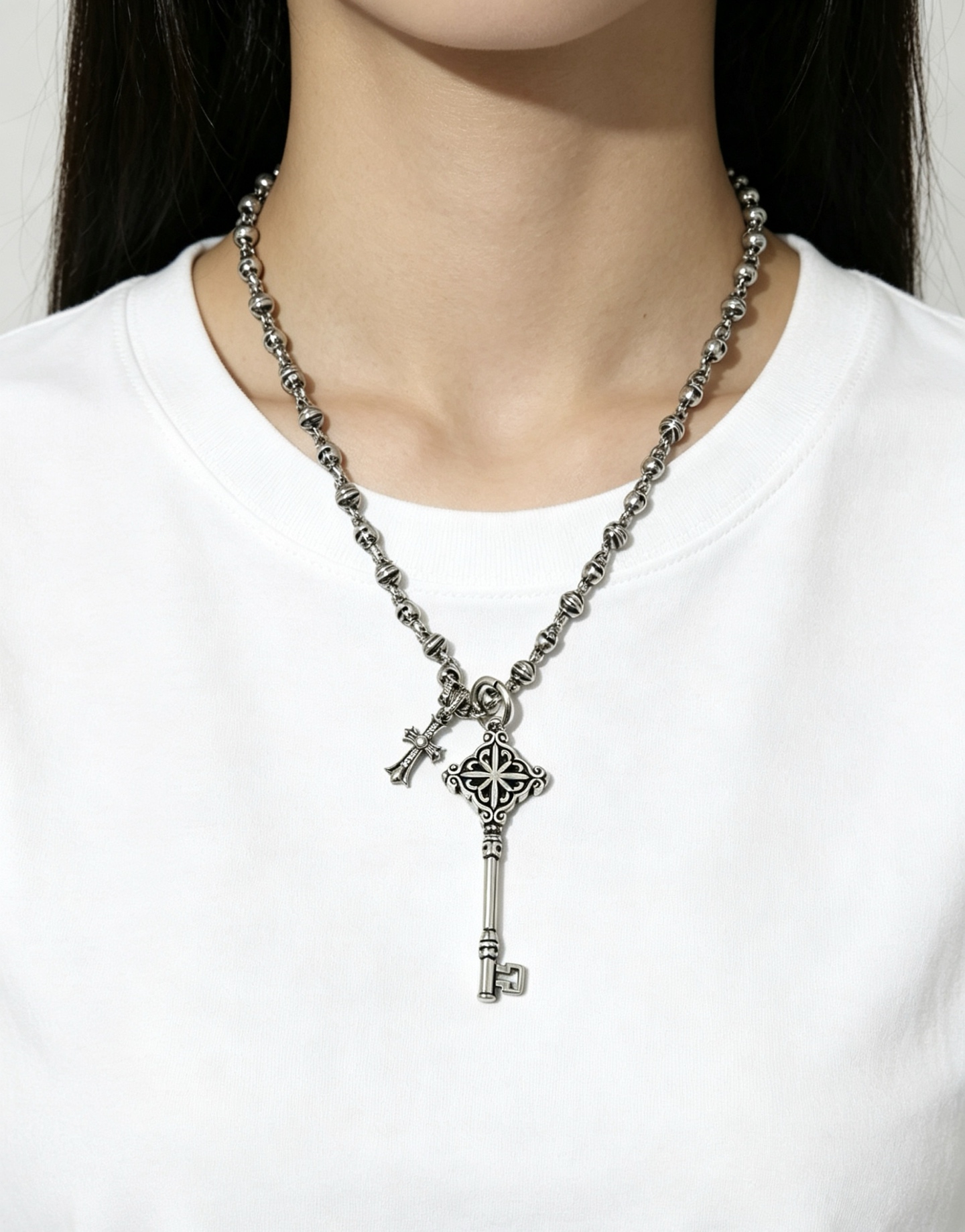NO:857690,New [counter quality] Chrome Hearts multi-element retro cross necklace, thick cross pendant, different pattern design styles with concave and convex shapes, showing a distinctive cross. The Scout flower is the symbol of Chrome Hearts, so it is more durable. Genuine pattern-printed Chrome Hearts distinguishes the ordinary light version in the market. Match the version and standard quality. Look at the printing details. The degree of retro ash oxidation. Seiko version!  !  !  Purely handmade, authentic molded fashion essentials, can be worn by both men and women, the same style for couples, official website original version, rock punk Thai silver style, retro elements, trendy and versatile (chain length 60cm can be changed in size), fine jewelry, chrome hearts, chrome hearts, necklace19860909新款【专柜品质】Chrome Hearts克罗心多元素复古十字架项链 粗款十字架吊坠 凹凸造型不同的花纹设计风格 呈现出与众不同 十字架 童军花是克罗心的志 所以更经久不衰 正品打版Chrome Hearts克罗心 区别市场普通轻版 对版对标品质 看字印细节 复古做旧灰氧程度.精工版本！！！ 纯手工打造 正品开模潮流时尚必备 男女均可佩戴 情侣同款 官网原版 摇滚朋克泰银风格 复古元素 潮流百搭（链长60cm可改尺寸）,饰品精品,chrome hearts,chrome hearts,necklace,Jewelry
