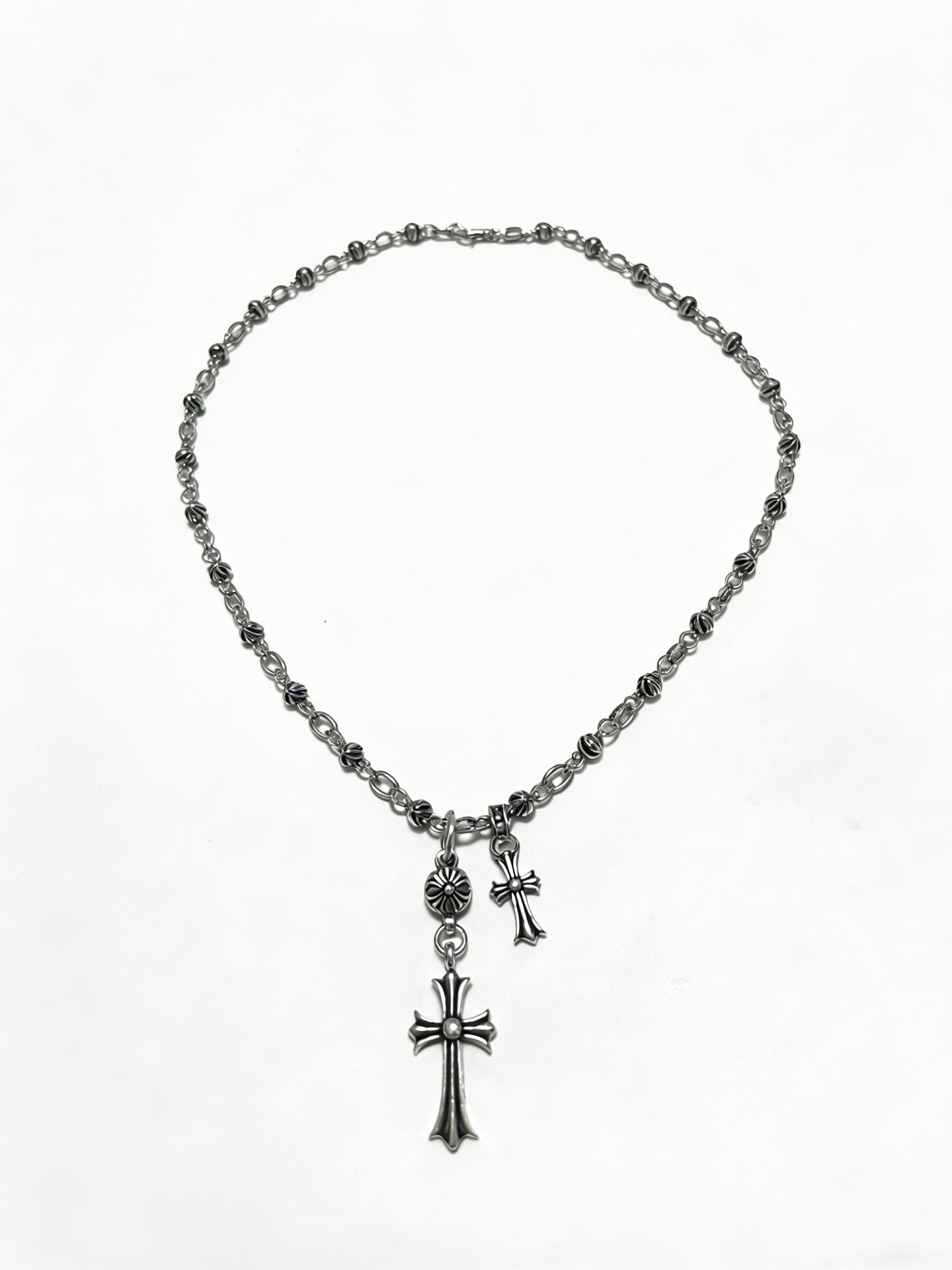 NO:857660,New [counter quality] Chrome Hearts multi-element retro cross necklace, double cross pendant, concave and convex shapes with different pattern design styles, showing a distinctive cross. The Scout flower is the symbol of Chrome Hearts, so it is more durable. Genuine pattern-printed Chrome Hearts distinguishes the ordinary light version in the market. Match the version and standard quality. Look at the printing details. The degree of retro gray oxidation. Seiko version!  !  !  Purely handmade, authentic molded fashion essentials, can be worn by both men and women, same style for couples, original official website, rock punk Thai silver style, retro elements, trendy and versatile, boutique jewelry, chrome hearts, chrome hearts, necklace19860909新款【专柜品质】Chrome Hearts克罗心多元素复古十字架项链 双十字架吊坠 凹凸造型不同的花纹设计风格 呈现出与众不同 十字架 童军花是克罗心的志 所以更经久不衰 正品打版Chrome Hearts克罗心 区别市场普通轻版 对版对标品质 看字印细节 复古做旧灰氧程度.精工版本！！！ 纯手工打造 正品开模潮流时尚必备 男女均可佩戴 情侣同款 官网原版 摇滚朋克泰银风格 复古元素 潮流百搭,饰品精品,chrome hearts,chrome hearts,necklace,Jewelry
