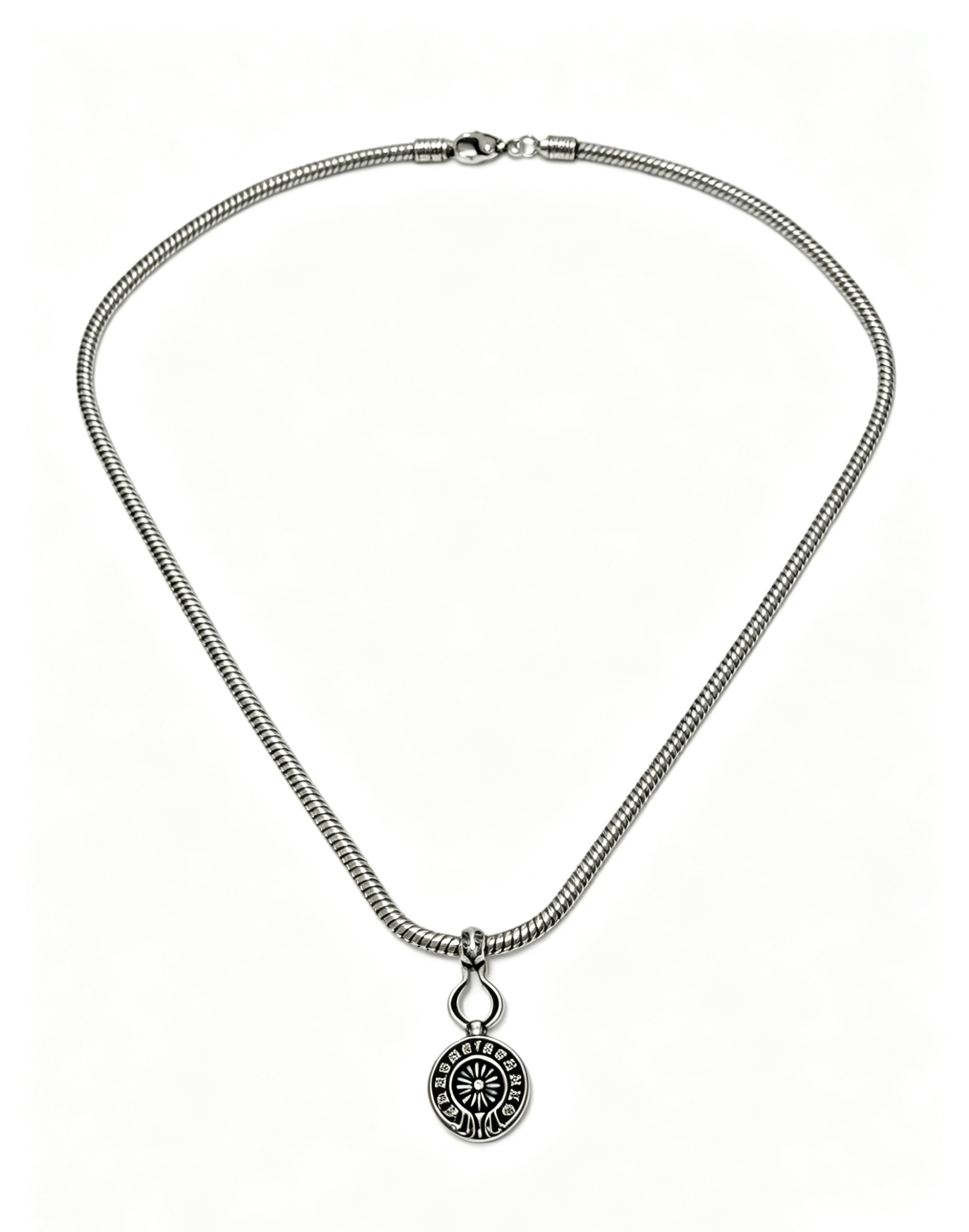 NO:857735,New [counter quality] Chrome Hearts multi-element retro cross necklace. The concave and convex shapes have different pattern design styles, showing a distinctive cross. The Scout flower is the symbol of Chrome Hearts, so it is more durable. Genuine pattern-printed Chrome Hearts distinguishes the ordinary light version in the market. Match the version and standard quality. Look at the printing details. The degree of retro gray oxidation. Seiko version!  !  !  Purely handmade, authentic molded fashion essentials, can be worn by both men and women, same style for couples, original official website, rock punk Thai silver style, retro elements, trendy and versatile (60cm), fine jewelry, chrome hearts, chrome hearts, necklace19860909新款【专柜品质】Chrome Hearts克罗心多元素复古十字架项链 凹凸造型不同的花纹设计风格 呈现出与众不同 十字架 童军花是克罗心的志 所以更经久不衰 正品打版Chrome Hearts克罗心 区别市场普通轻版 对版对标品质 看字印细节 复古做旧灰氧程度.精工版本！！！ 纯手工打造 正品开模潮流时尚必备 男女均可佩戴 情侣同款 官网原版 摇滚朋克泰银风格 复古元素 潮流百搭（60cm）,饰品精品,chrome hearts,chrome hearts,necklace,Jewelry