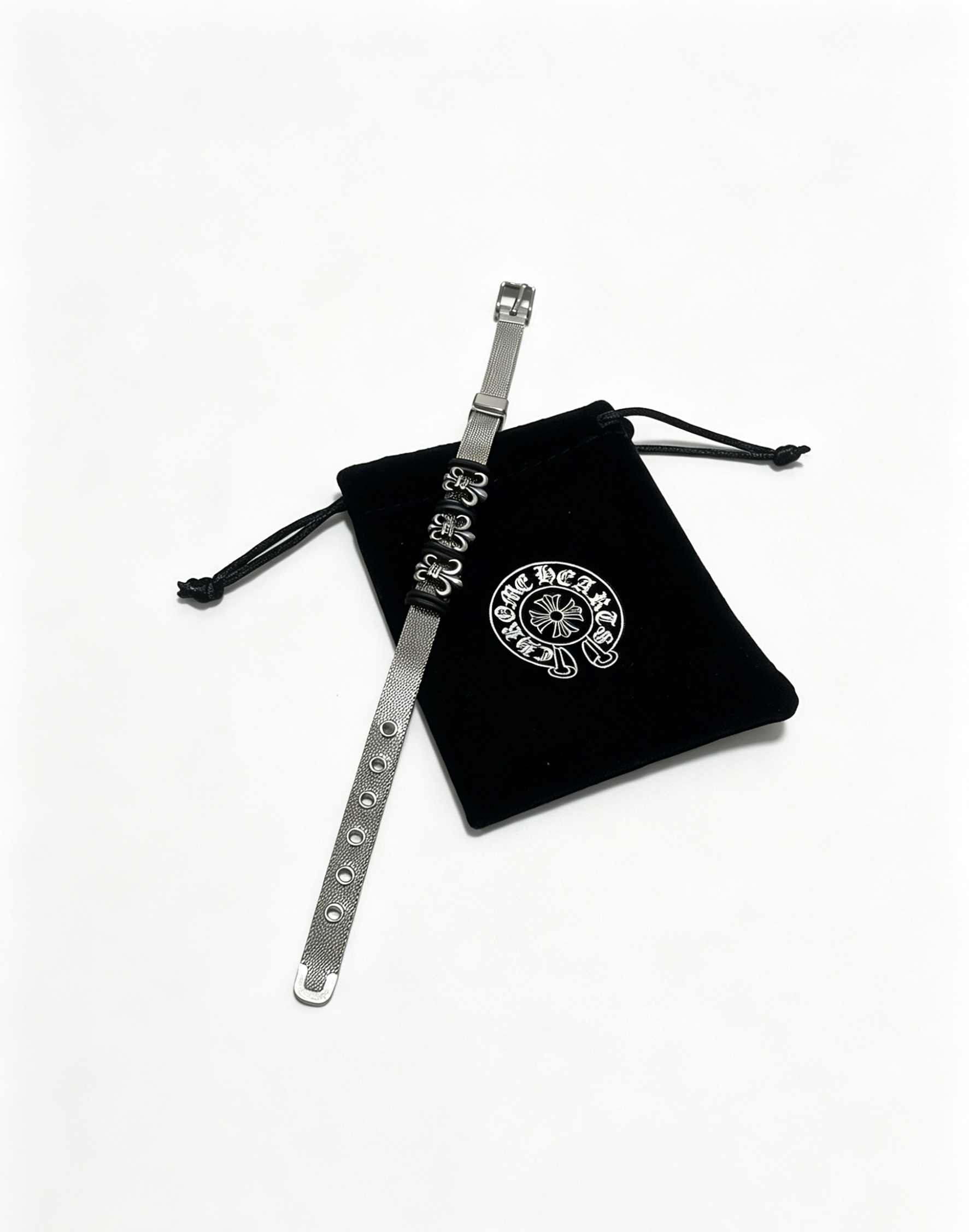 NO:857760,New [counter quality] Chrome Hearts Classic Retro Cross Flower Glossy Cuban Bracelet, the original concave and convex shapes have different pattern design styles, showing a distinctive cross. The Scout flower is the symbol of Chrome Hearts, so it is more durable. Genuine pattern-printed Chrome Hearts distinguishes the ordinary light version in the market. Match the version and standard quality. Look at the printing details. The degree of retro ash oxidation. Seiko version!  !  !  Purely handmade, authentic mold opening, trendy and fashionable must-have, can be worn by both men and women, same style for couples, official website original version, rock punk Thai silver style, retro elements, trendy and versatile, boutique jewelry, chrome hearts, chrome hearts, bracelets19860909新款【专柜品质】Chrome Hearts克罗心经典复古十字花光面古巴手链,原图凹凸造型不同的花纹设计风格 呈现出与众不同 十字架 童军花是克罗心的志 所以更经久不衰 正品打版Chrome Hearts克罗心 区别市场普通轻版 对版对标品质 看字印细节 复古做旧灰氧程度.精工版本！！！ 纯手工打造 正品开模 潮流时尚必备 男女均可佩戴 情侣同款 官网原版 摇滚朋克泰银风格 复古元素 潮流百搭,饰品精品,chrome hearts,chrome hearts,bracelet,Jewelry