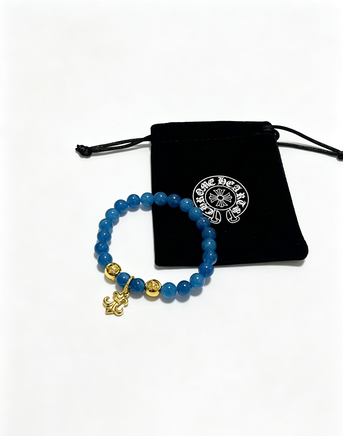 NO:859240,New [counter quality] Chrome Hearts multi-element retro cross agate bracelet, thick cross pendant, different pattern design styles with concave and convex shapes, showing a distinctive cross. The Scout flower is the symbol of Chrome Hearts, so it is more durable. Genuine pattern-printed Chrome Hearts distinguishes the ordinary light version in the market. Match the version and benchmark quality. Look at the printing details. The degree of retro gray oxidation. Seiko version!  !  !  Purely handmade, authentic molded fashion essentials, can be worn by both men and women, same style for couples, original official website, rock punk Thai silver style, retro elements, trendy and versatile, boutique jewelry, chrome hearts, chrome hearts, bracelets19860909新款【专柜品质】Chrome Hearts克罗心多元素复古十字架玛瑙手链 粗款十字架吊坠 凹凸造型不同的花纹设计风格 呈现出与众不同 十字架 童军花是克罗心的志 所以更经久不衰 正品打版Chrome Hearts克罗心 区别市场普通轻版 对版对标品质 看字印细节 复古做旧灰氧程度.精工版本！！！ 纯手工打造 正品开模潮流时尚必备 男女均可佩戴 情侣同款 官网原版 摇滚朋克泰银风格 复古元素 潮流百搭,饰品精品,chrome hearts,chrome hearts,bracelet,Jewelry
