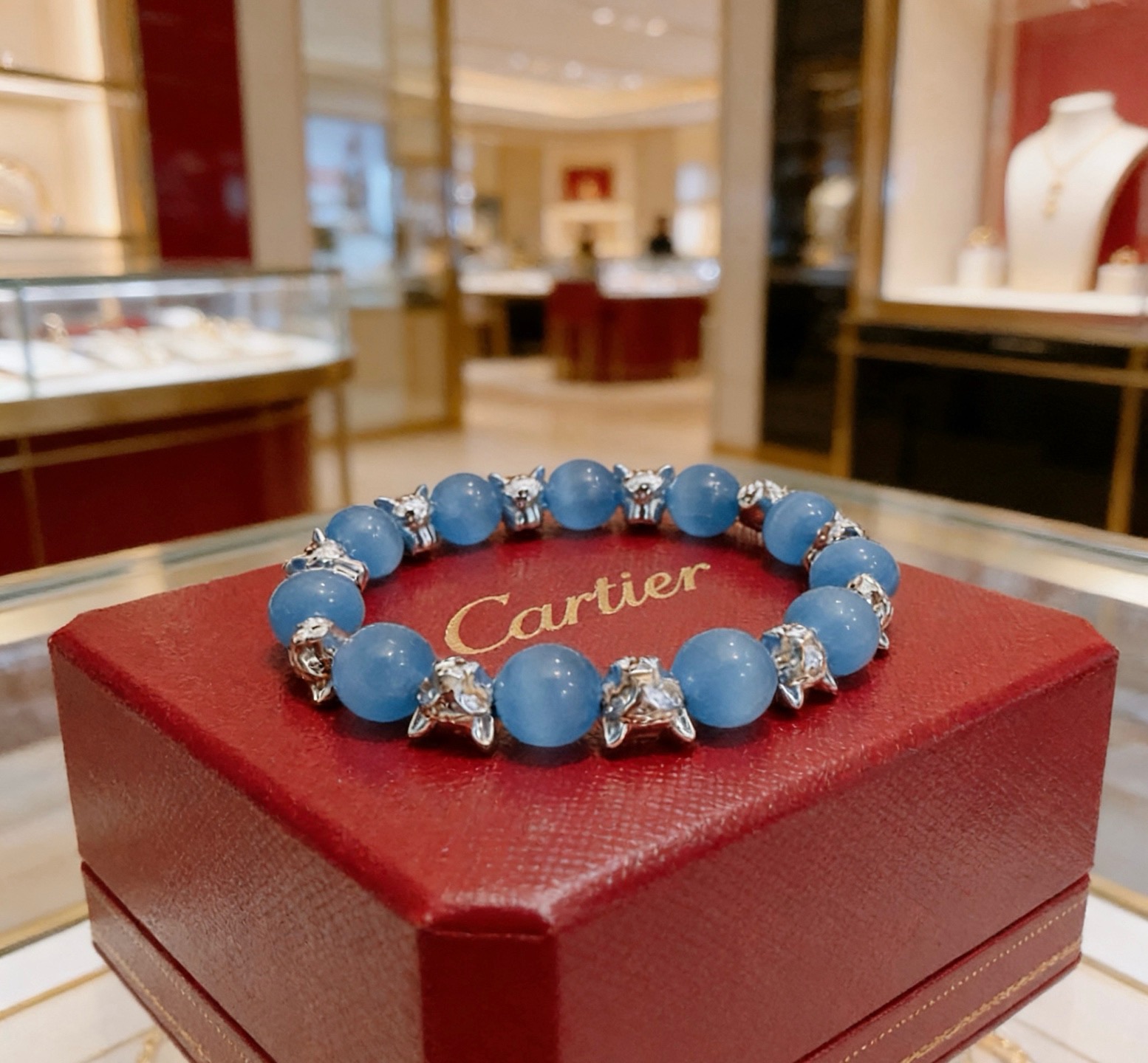 NO:859393,The new Cartier Leopard Agate Bracelet V gold material series is in perfect condition, with unparalleled details. The unique color is completely impeccable. It is also decorated with a classic ring shape design, which is simple yet elegant and eye-catching. The pure handmade combination of V gold is more elegant and elegant. Same style for men and women. Cartier bracelet, jewelry boutique, cartier, bracelet19860909新款卡地亚豹子玛瑙手链V金材质系列 品相完美,细节无敌,那种独特的色泽完全无可挑剔,再缀以经典指环外形设计,简约之余却又优雅夺目,V金纯手工的组合更显气色,上手雅致动人.男女同款 卡地亚手链,饰品精品,cartier,bracelet,Jewelry