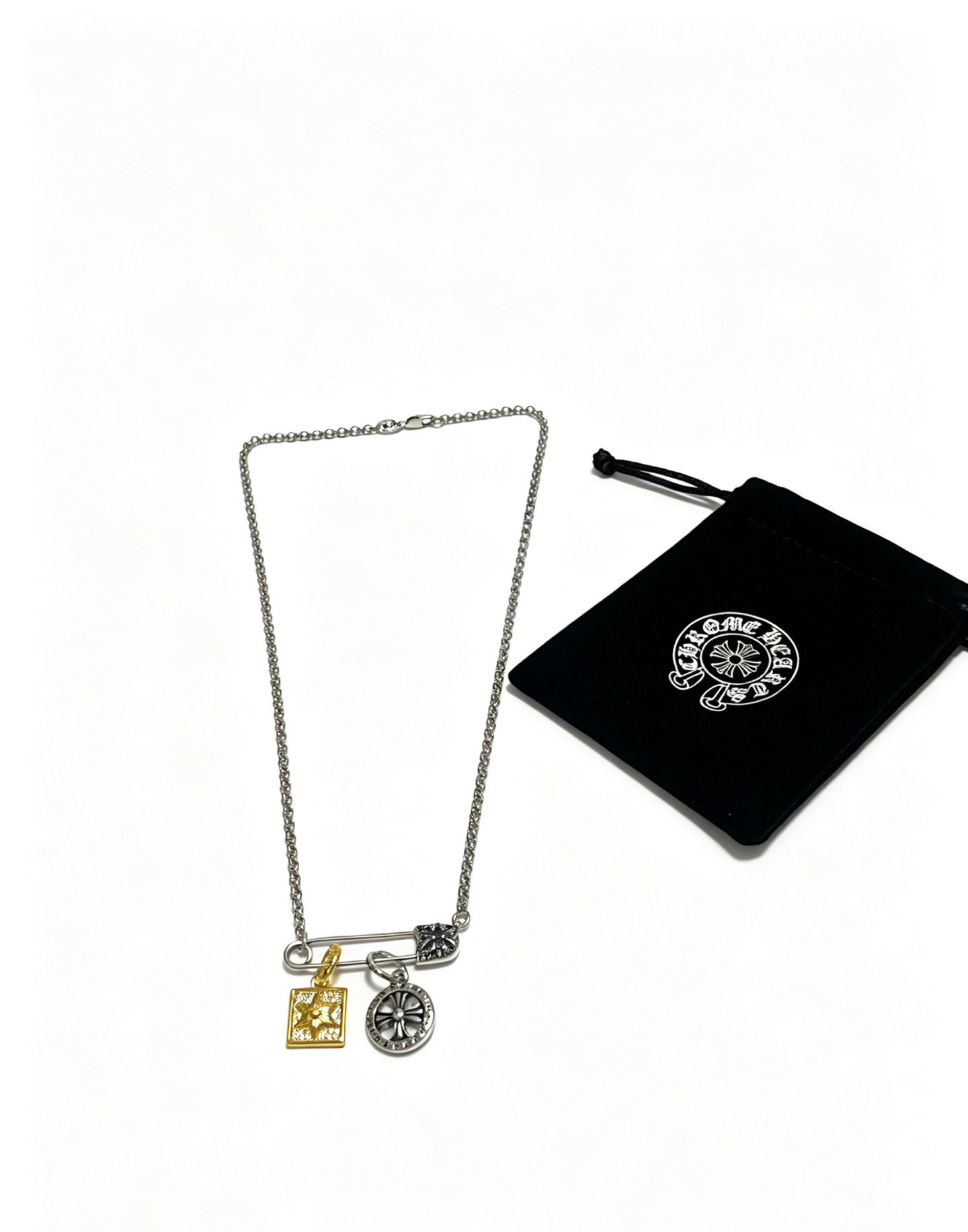 NO:859219,New [counter quality] Chrome Hearts multi-element retro cross necklace, thick cross pendant, different pattern design styles with concave and convex shapes, showing a distinctive cross. The Scout flower is the symbol of Chrome Hearts, so it is more durable. Genuine pattern-printed Chrome Hearts distinguishes the ordinary light version in the market. Match the version and standard quality. Look at the printing details. The degree of retro ash oxidation. Seiko version!  !  !  Purely handmade, authentic molded fashion essentials, can be worn by both men and women, same style for couples, original official website, rock punk Thai silver style, retro elements, trendy and versatile, boutique jewelry, chrome hearts, chrome hearts, necklace19860909新款【专柜品质】Chrome Hearts克罗心多元素复古十字架项链 粗款十字架吊坠 凹凸造型不同的花纹设计风格 呈现出与众不同 十字架 童军花是克罗心的志 所以更经久不衰 正品打版Chrome Hearts克罗心 区别市场普通轻版 对版对标品质 看字印细节 复古做旧灰氧程度.精工版本！！！ 纯手工打造 正品开模潮流时尚必备 男女均可佩戴 情侣同款 官网原版 摇滚朋克泰银风格 复古元素 潮流百搭,饰品精品,chrome hearts,chrome hearts,necklace,Jewelry